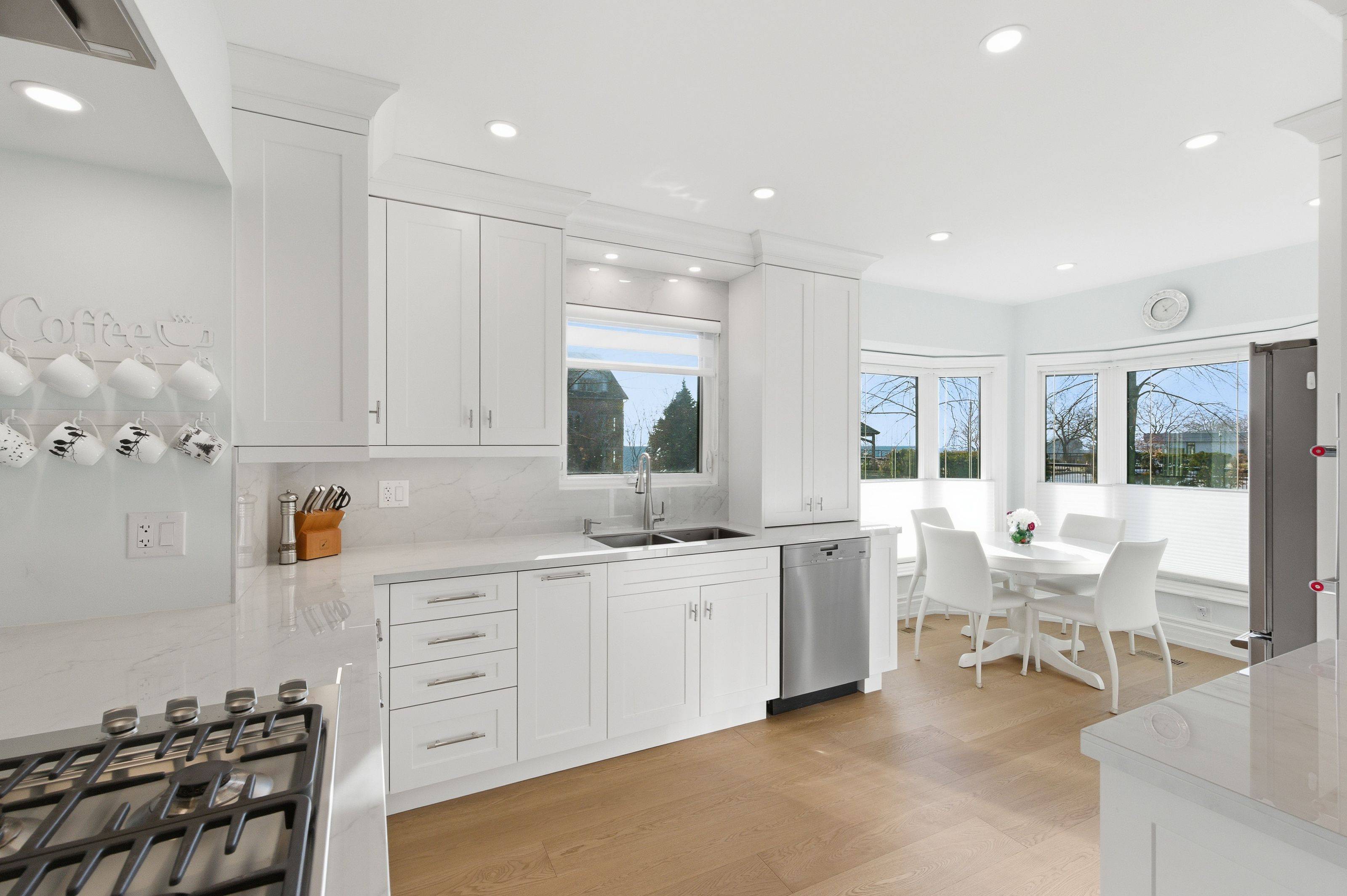 Oakville, ON L6L 6L2,27 Southaven PL