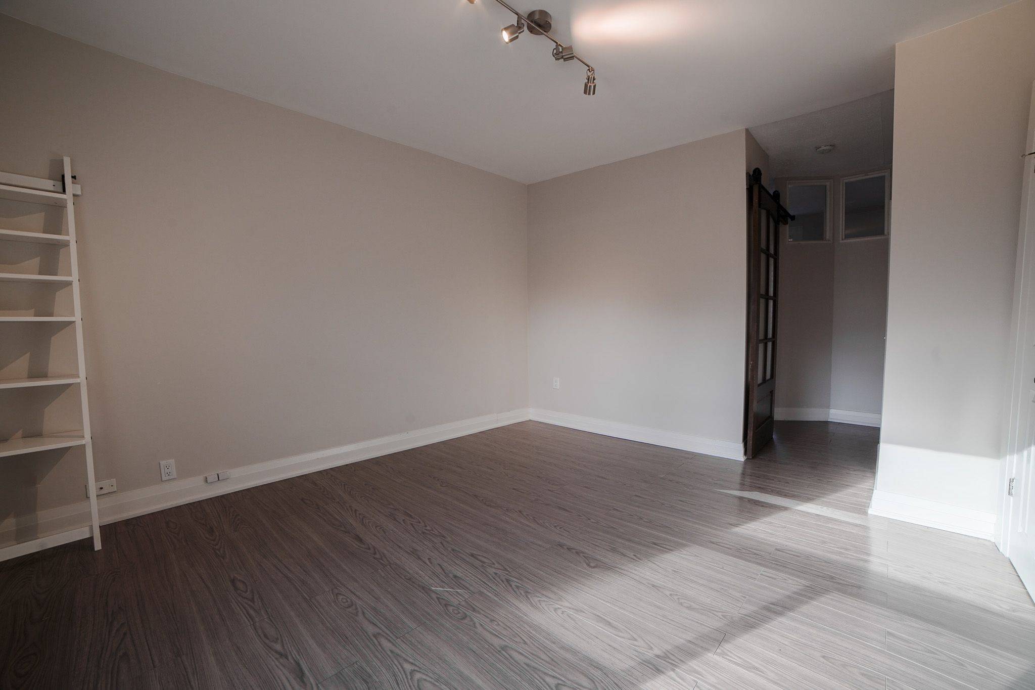 Toronto W02, ON M6P 2A3,3252 Dundas ST W #Main