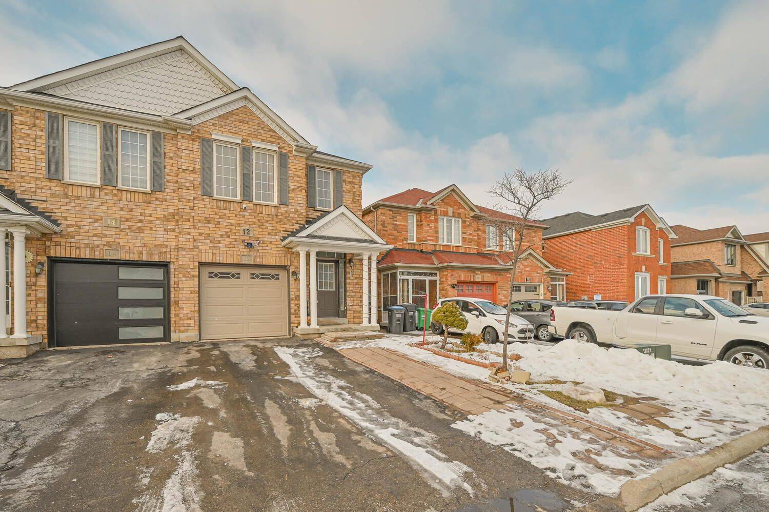 Brampton, ON L6R 2Z6,12 Rockrose DR