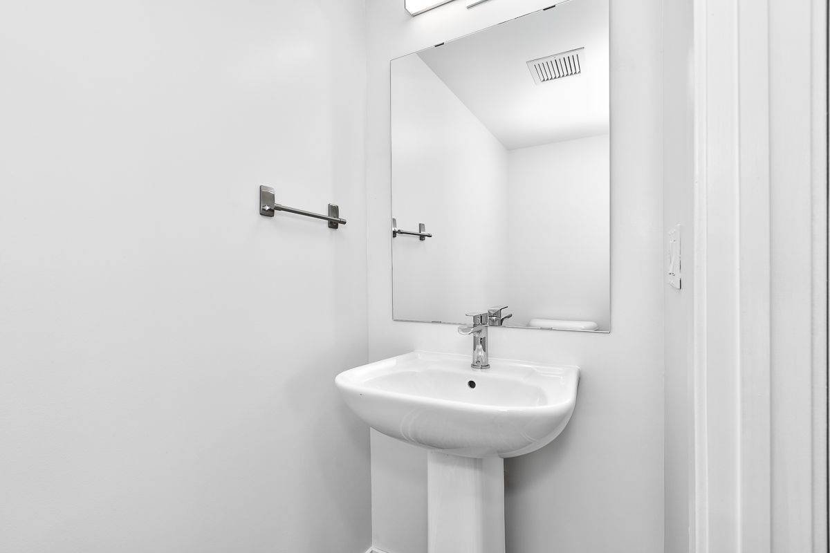 Burlington, ON L7T 0C3,1133 Cooke BLVD #806