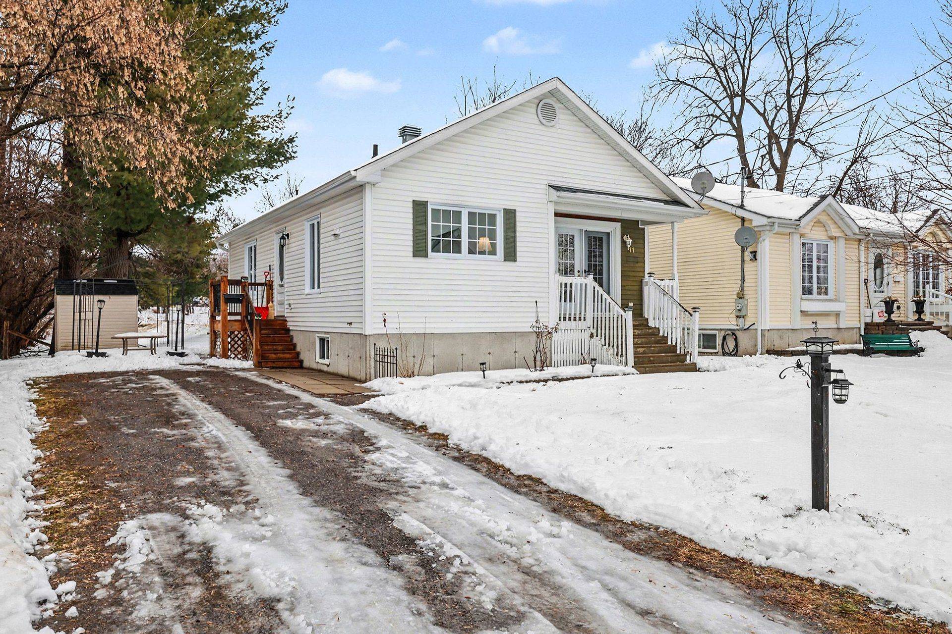 Perth, ON K7H 2W4,11 Queen ST