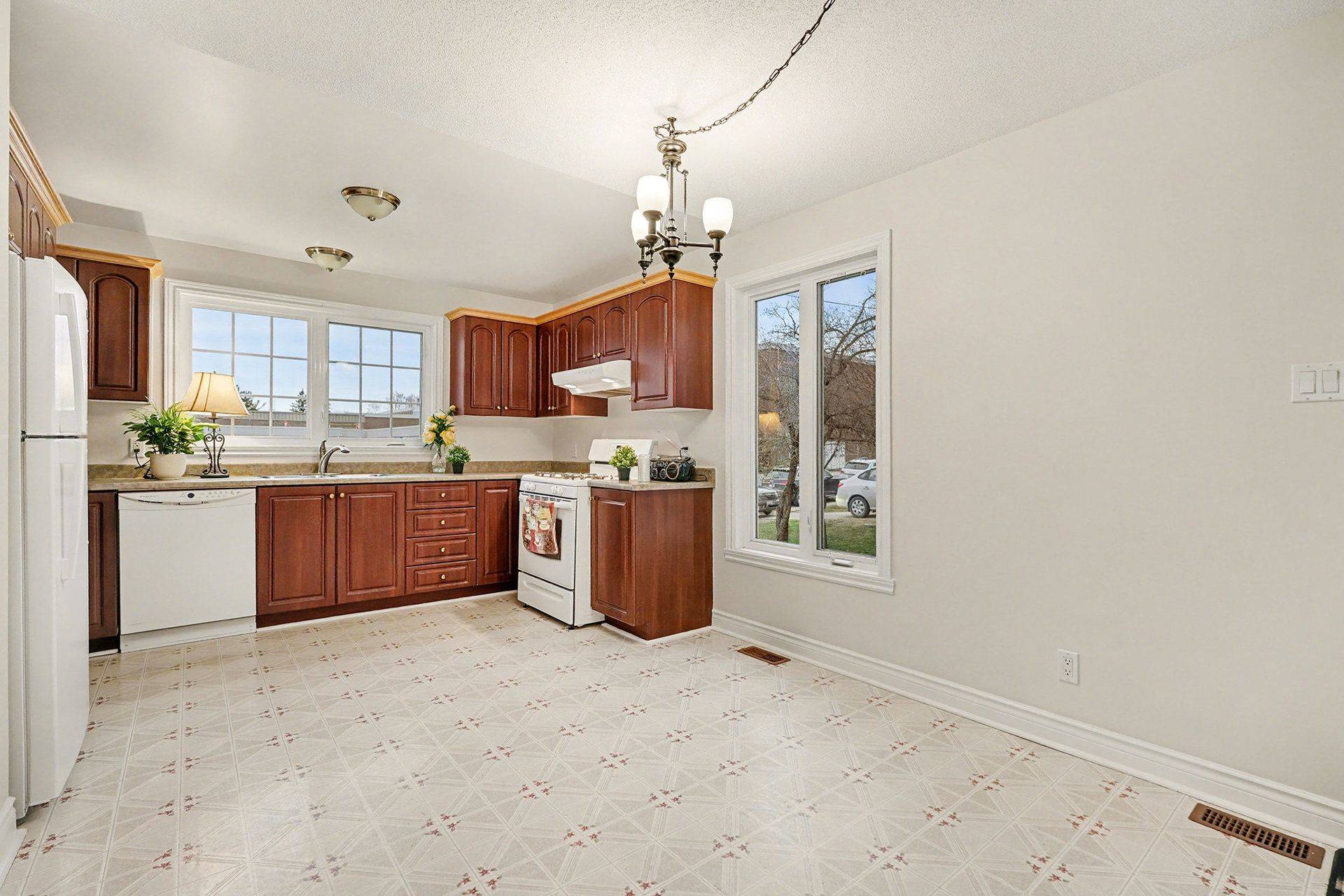 Perth, ON K7H 2W4,11 Queen ST