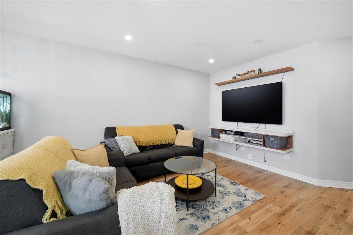 Orleans - Cumberland And Area, ON K4A 0H6,504 Allegro WAY