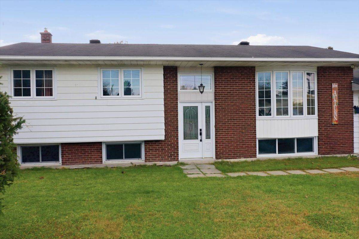 Orleans - Cumberland And Area, ON K4B 1J8,2620 Denise AVE