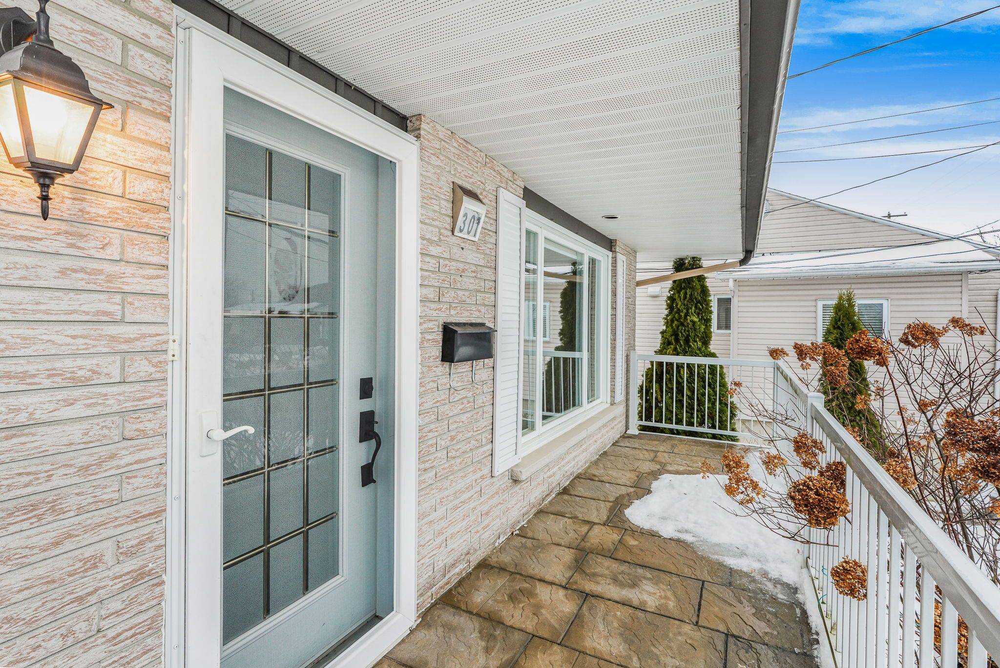 Hawkesbury, ON K6A 2G3,301-303 Chamberlain ST