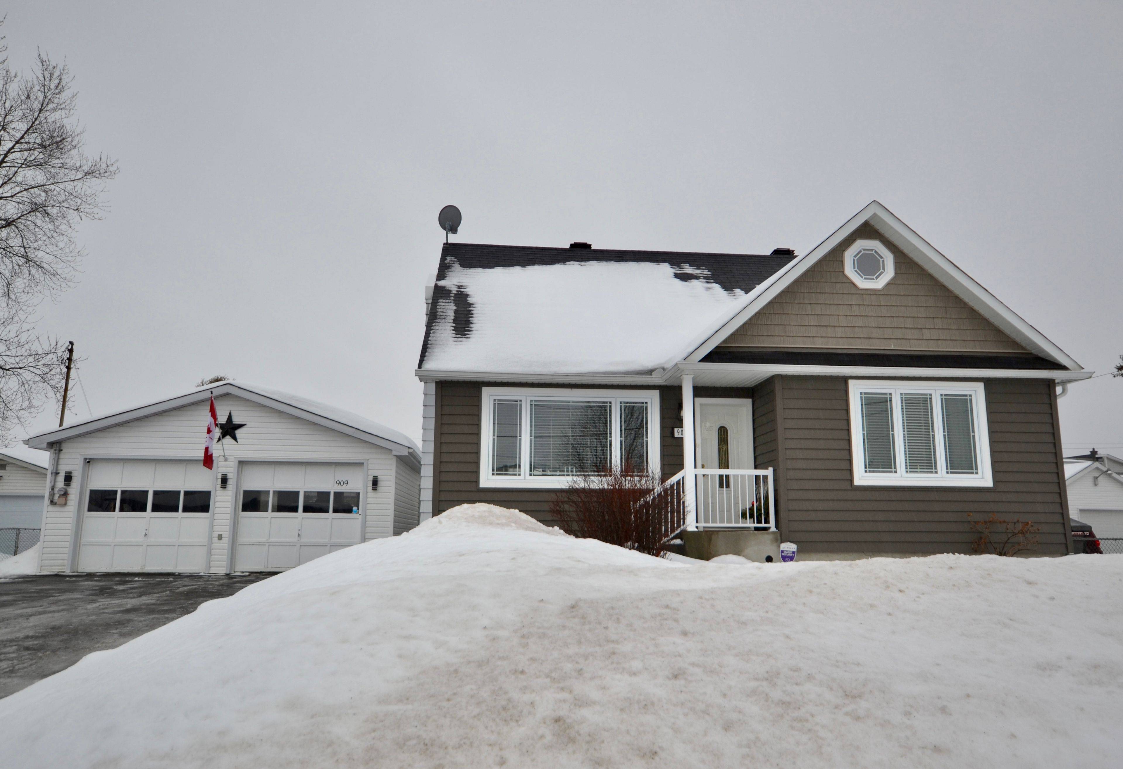 Clarence-rockland, ON K4K 1E5,909 Chapman ST