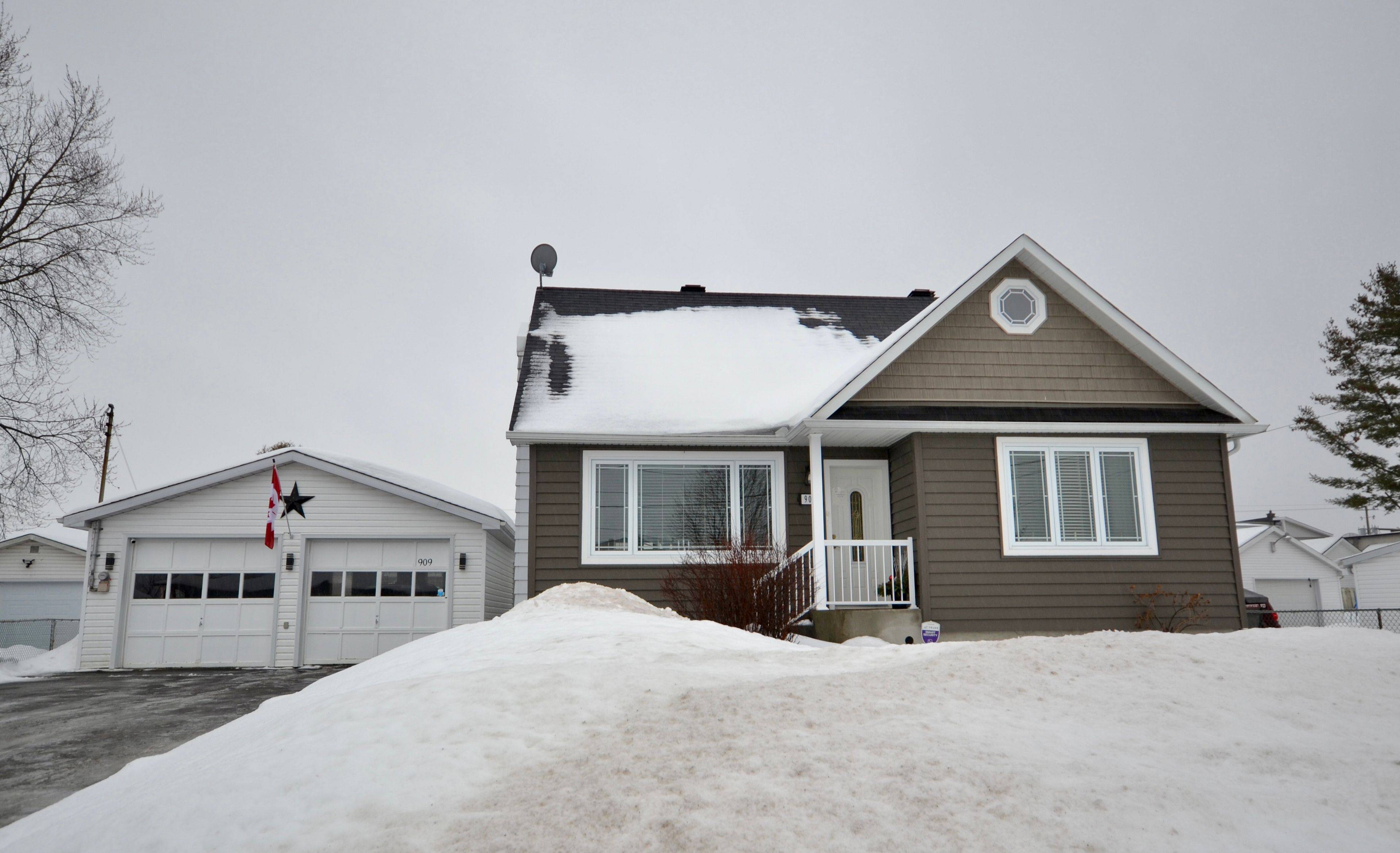 Clarence-rockland, ON K4K 1E5,909 Chapman ST