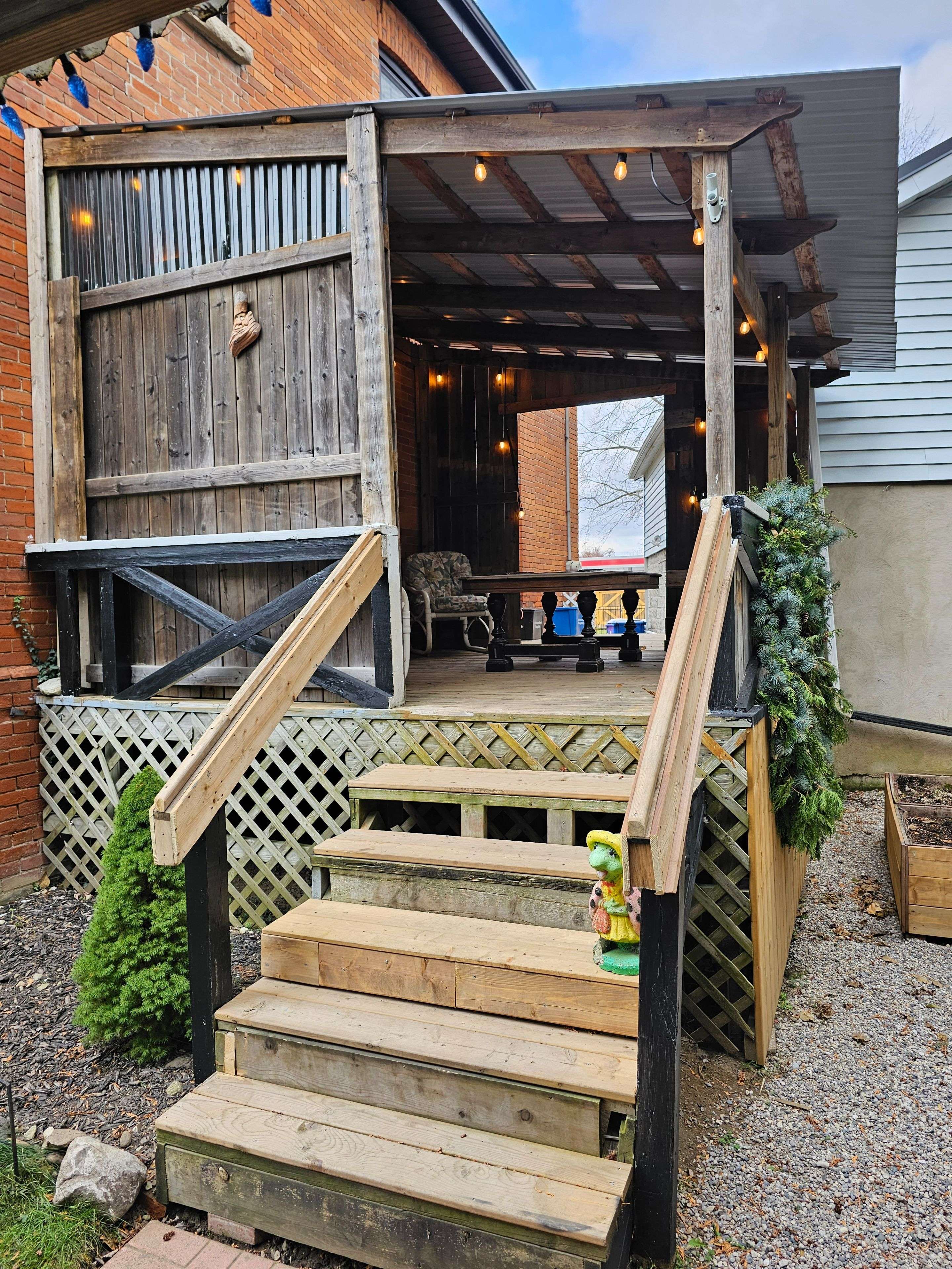 Chatham-kent, ON N0P 2K0,61 London RD