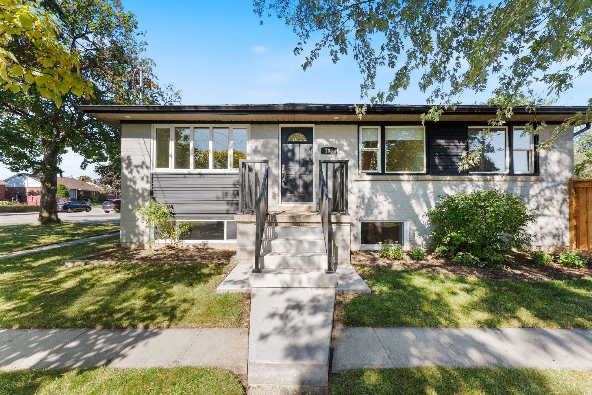 Hamilton, ON L8T 2L7,103 Wise CRES