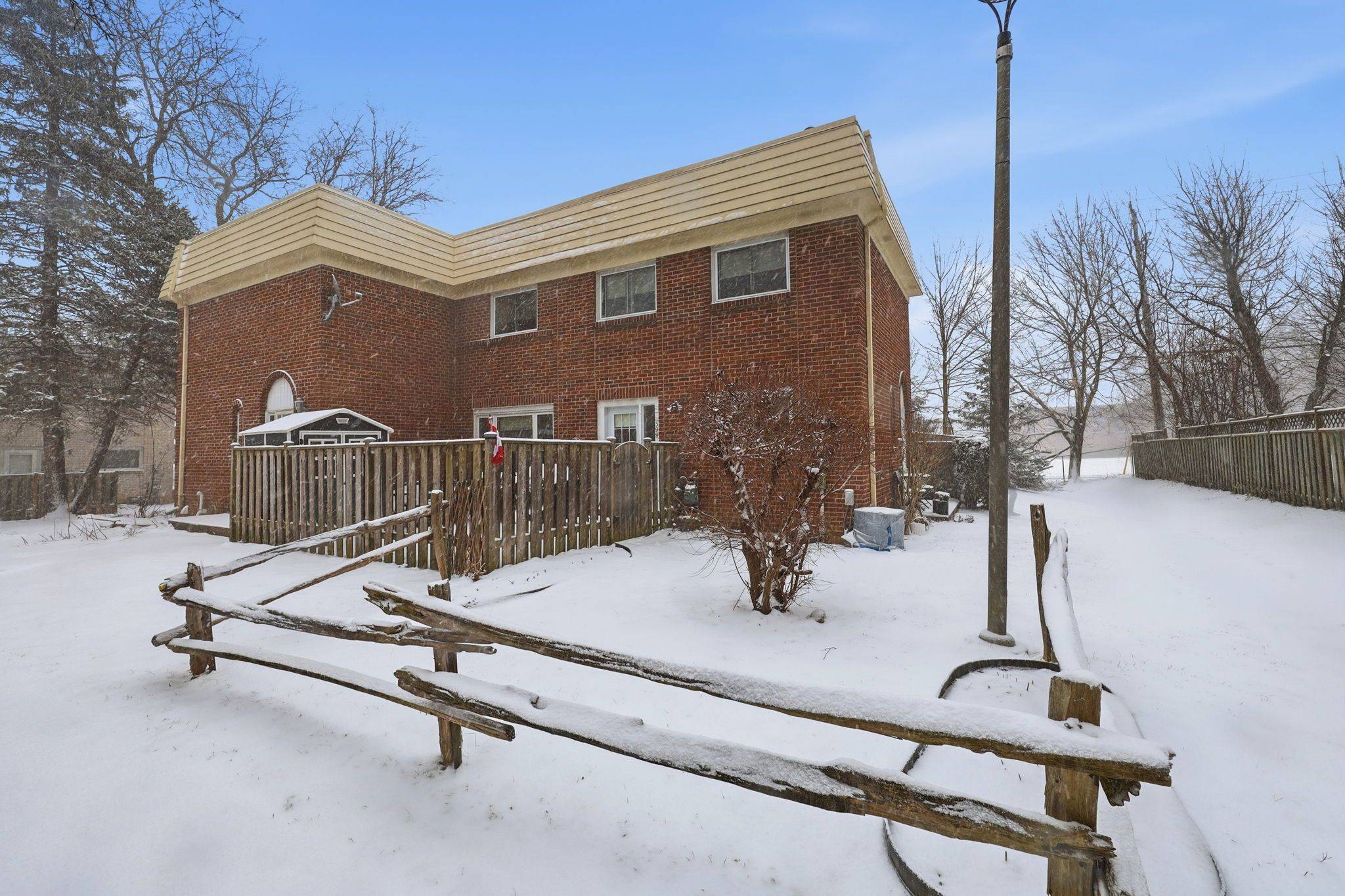 London North, ON N6G 2C5,599 Gainsborough RD