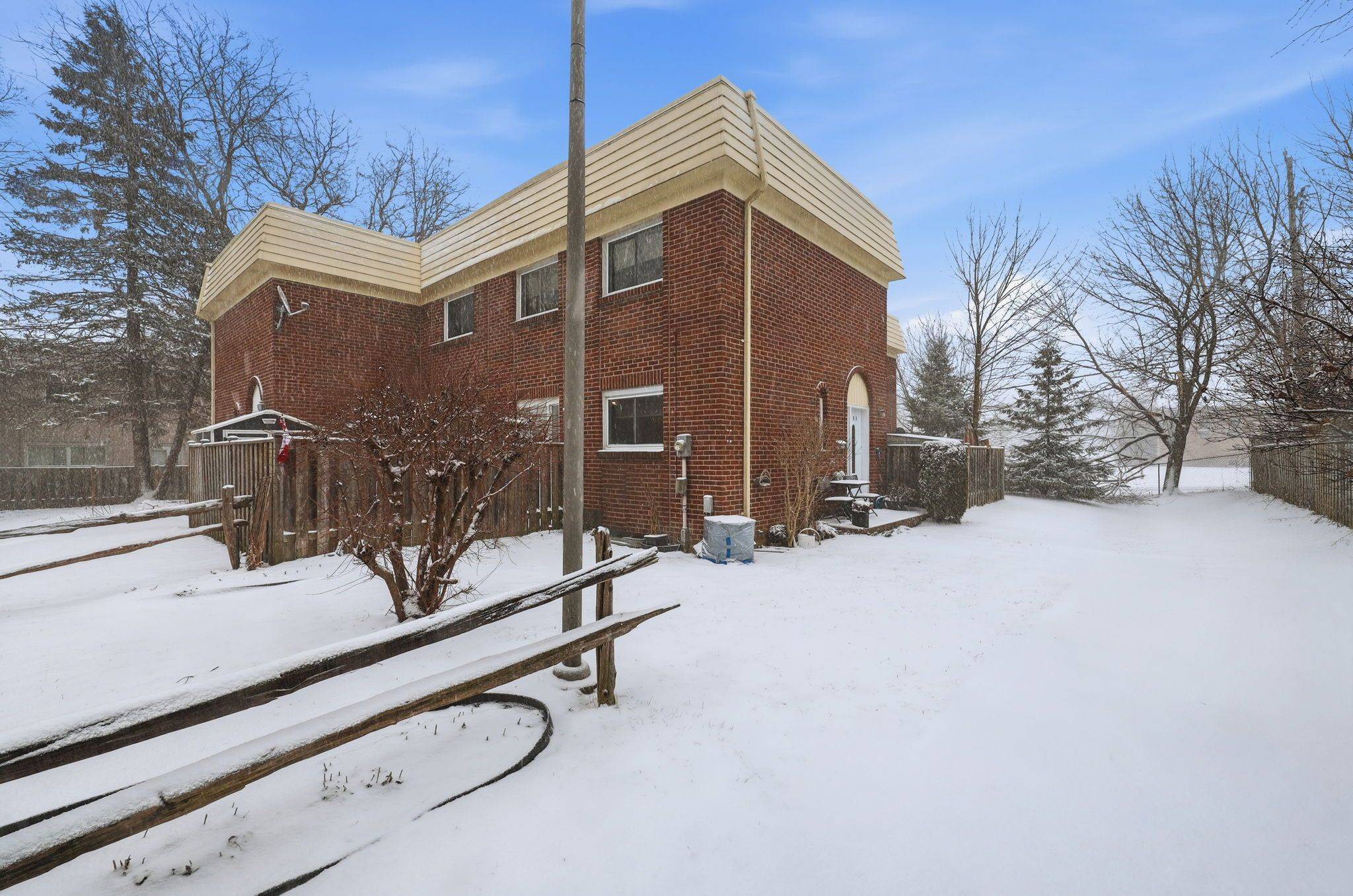 London North, ON N6G 2C5,599 Gainsborough RD