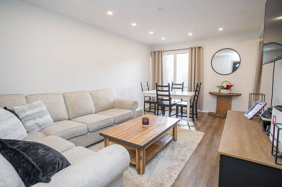 Brantford, ON N3S 5B2,273 Elgin ST #52