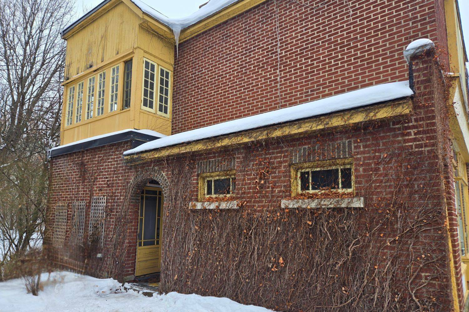 New Edinburgh - Lindenlea, ON K1M 1W3,297 1/2 Crichton ST