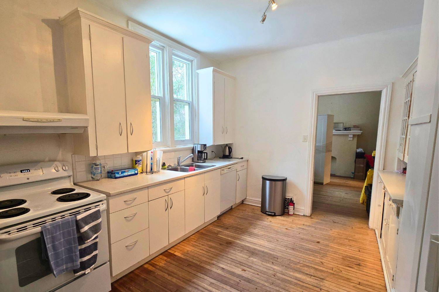 New Edinburgh - Lindenlea, ON K1M 1W3,297 1/2 Crichton ST