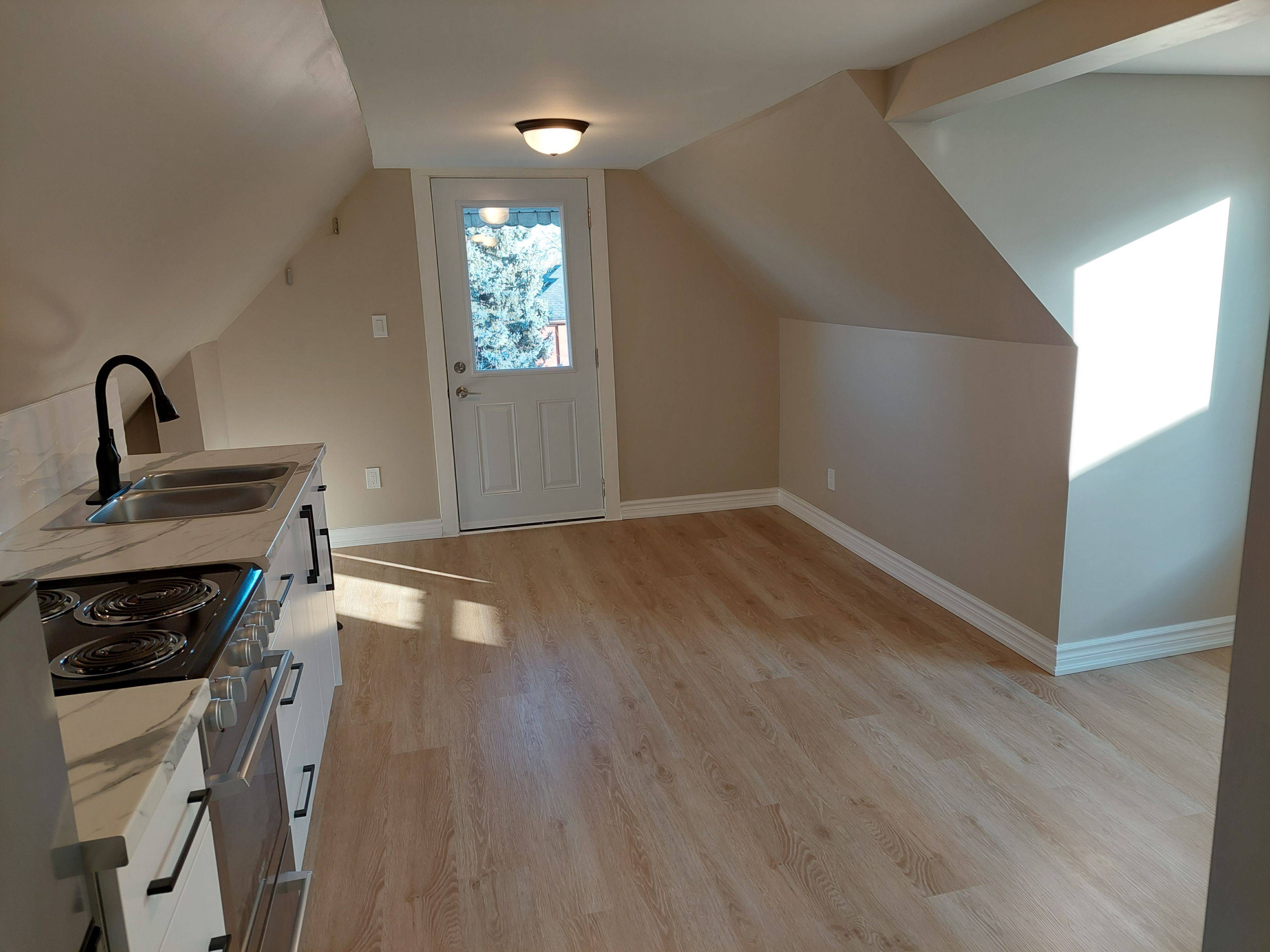 Hamilton, ON L8L 6J8,148 Gibson AVE #LOFT