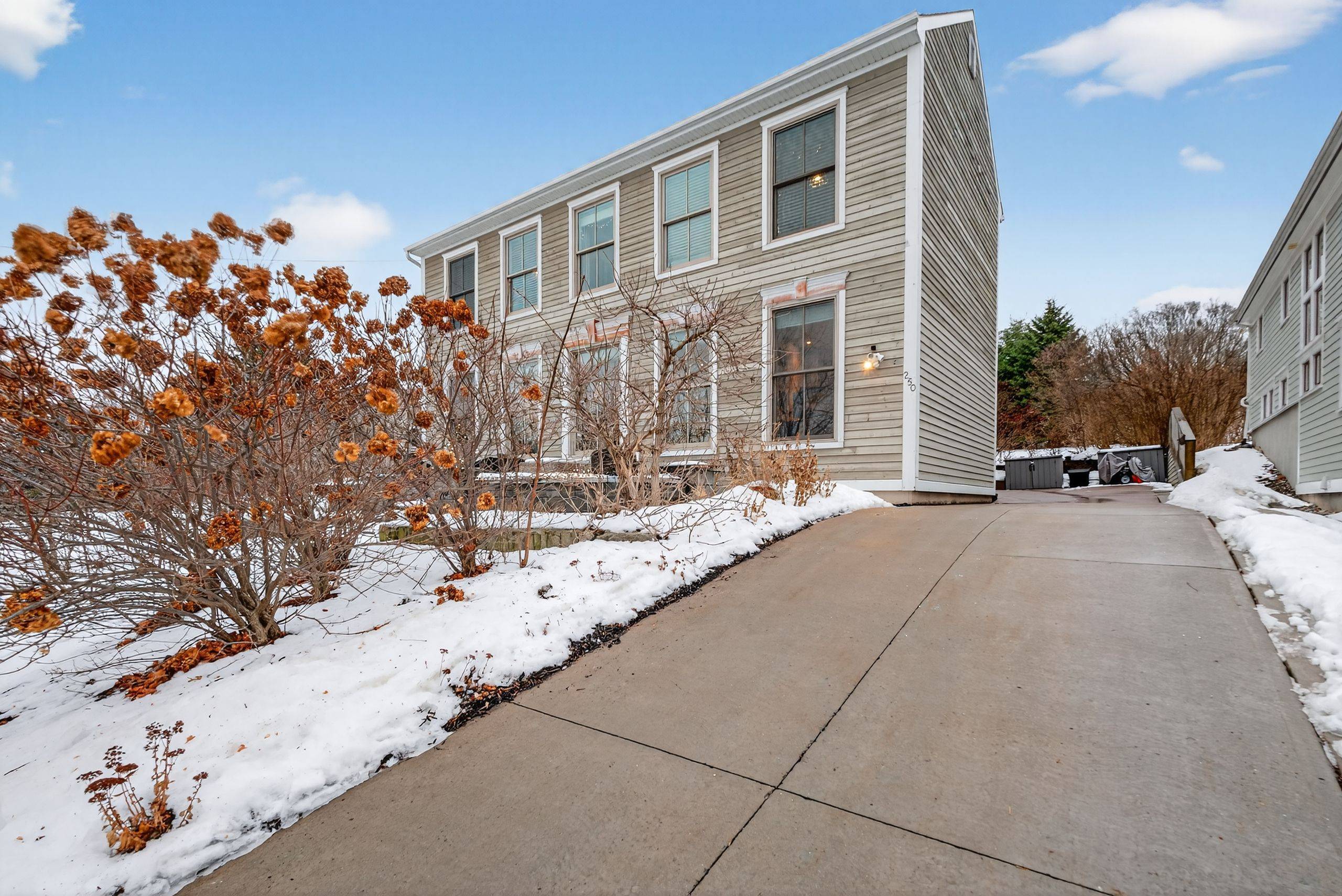 Kingston, ON K7K 6W4,250 MAIN ST