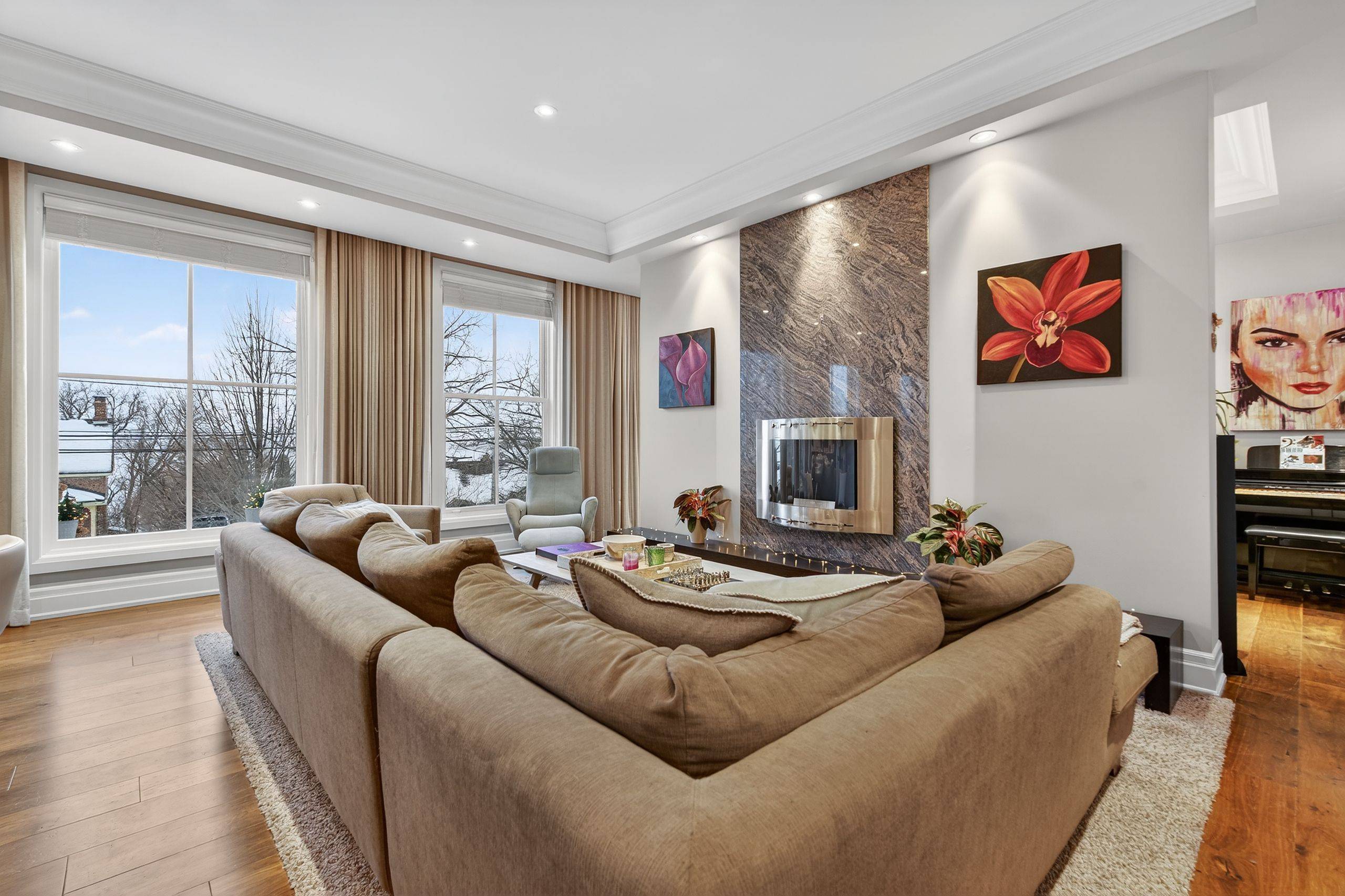 Kingston, ON K7K 6W4,250 MAIN ST