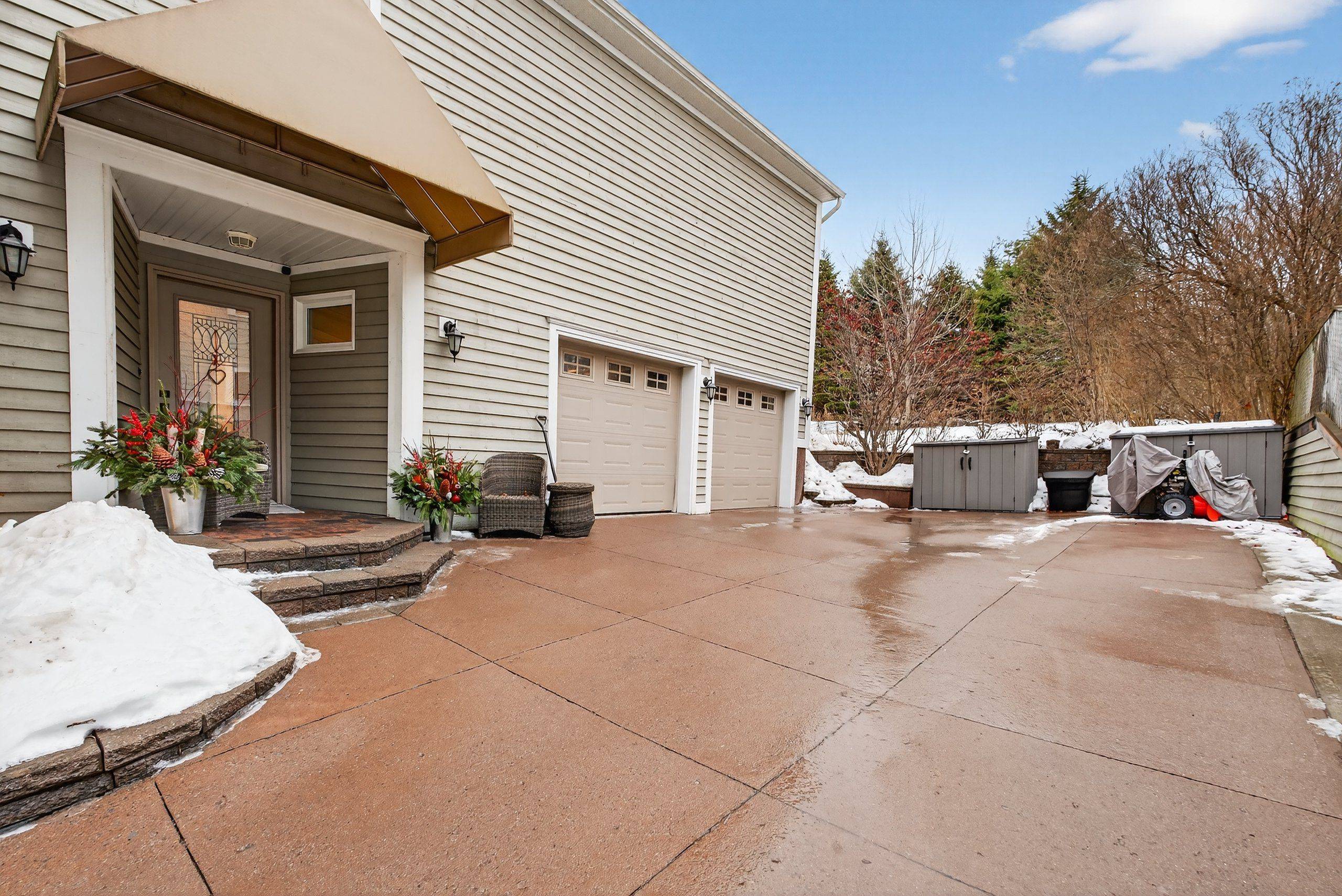 Kingston, ON K7K 6W4,250 MAIN ST