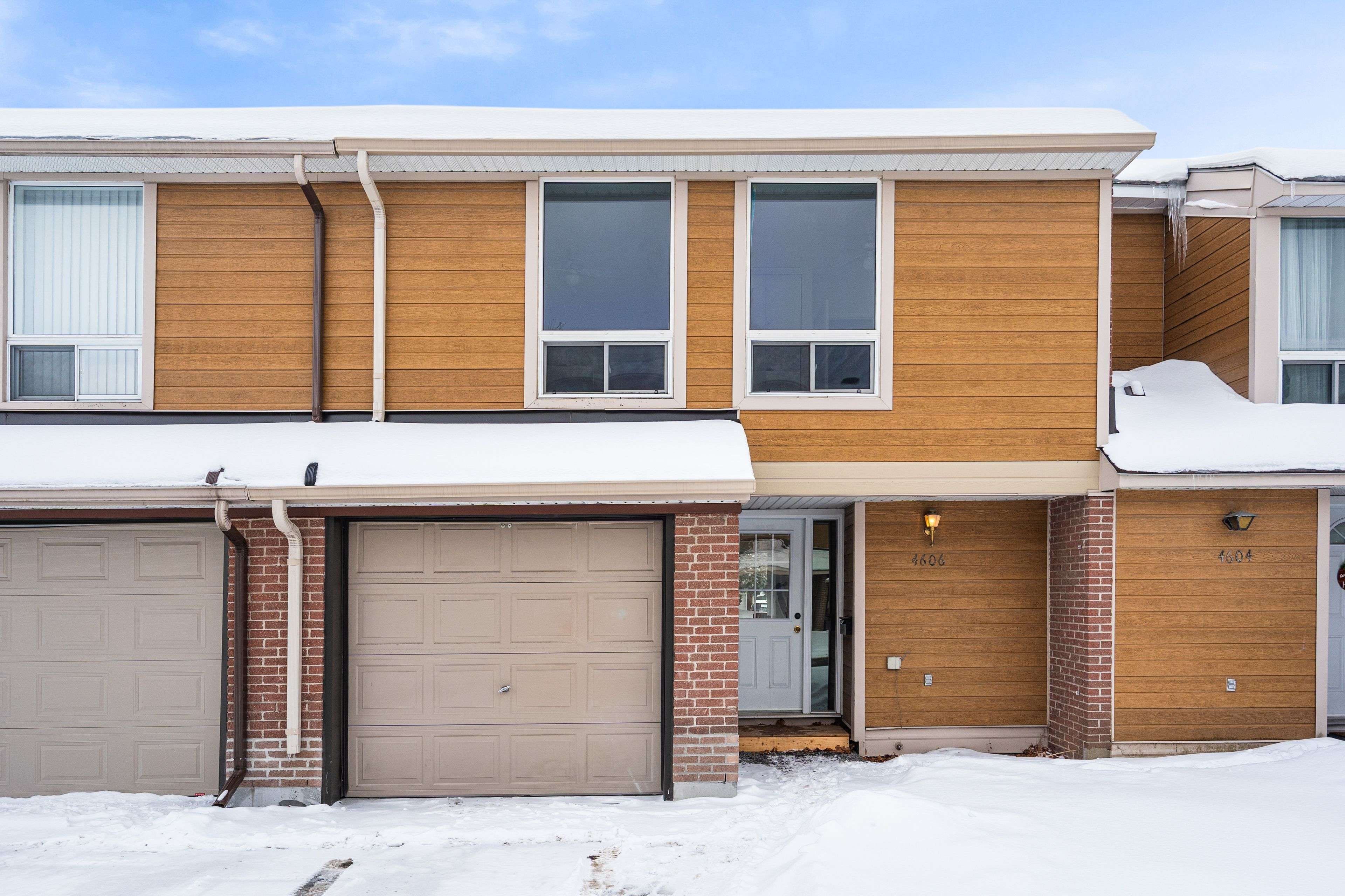 Cyrville - Carson Grove - Pineview, ON K1B 4P9,4606 Carrington PL #11