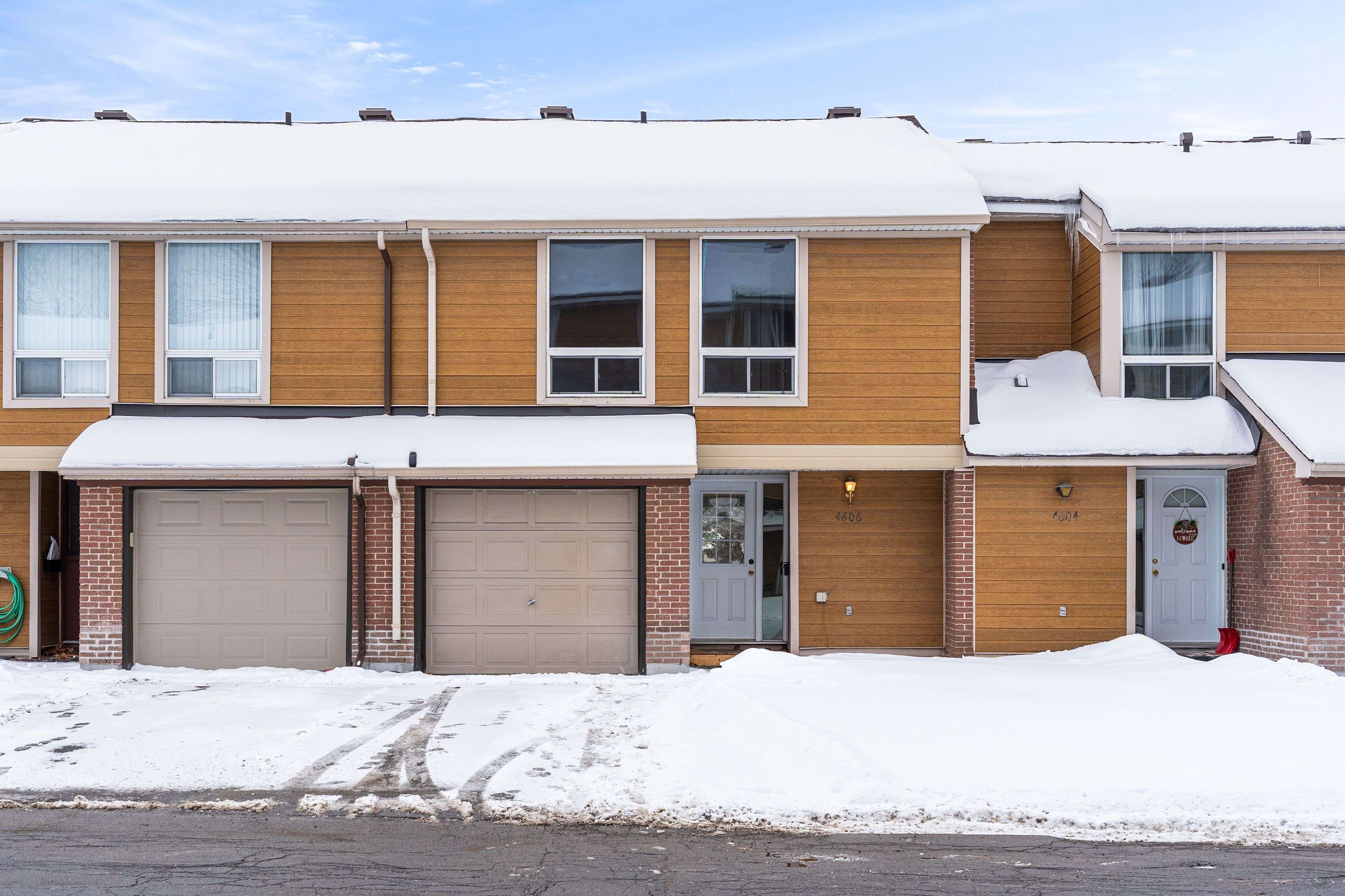 Cyrville - Carson Grove - Pineview, ON K1B 4P9,4606 Carrington PL #11