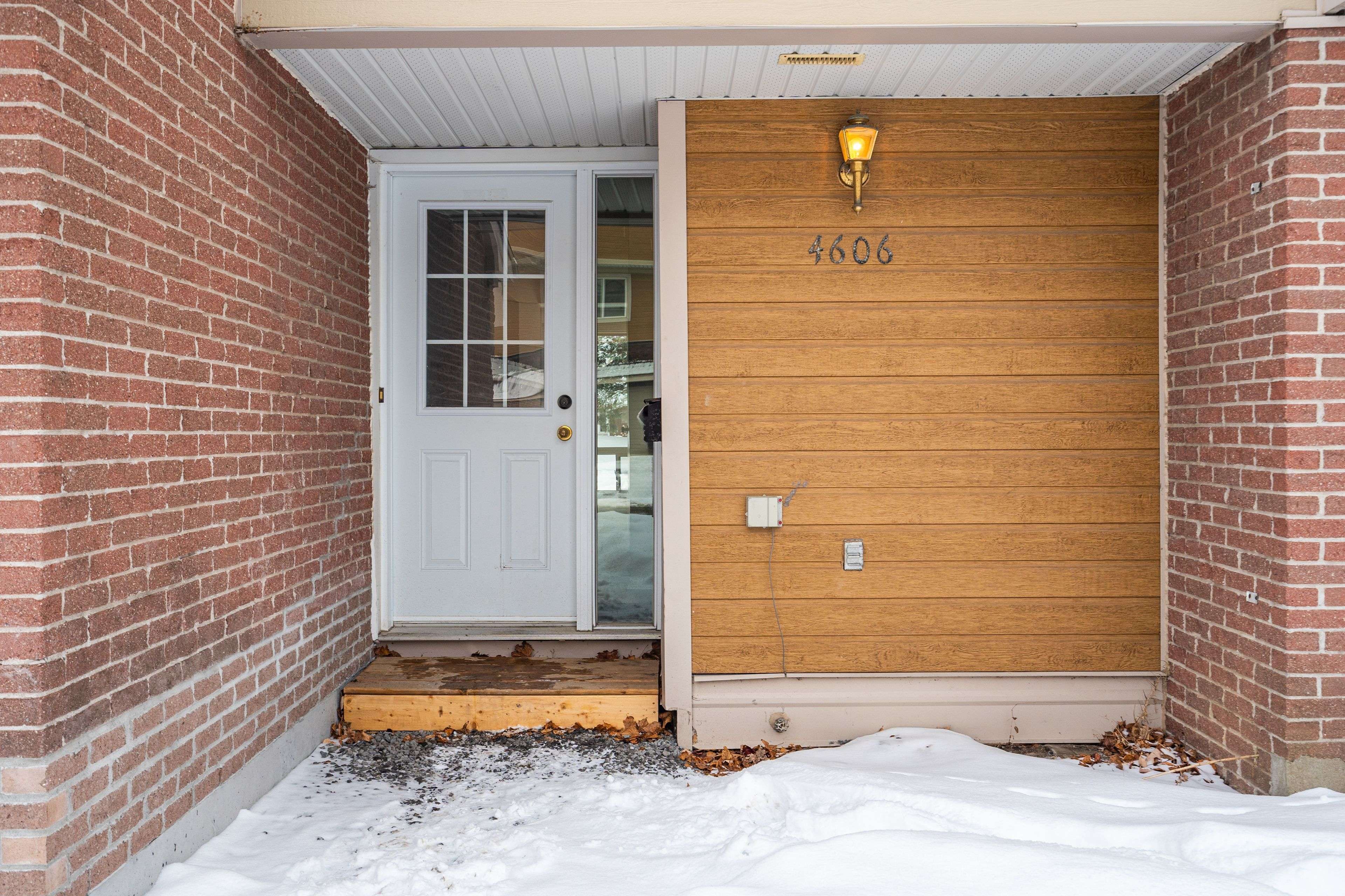 Cyrville - Carson Grove - Pineview, ON K1B 4P9,4606 Carrington PL #11