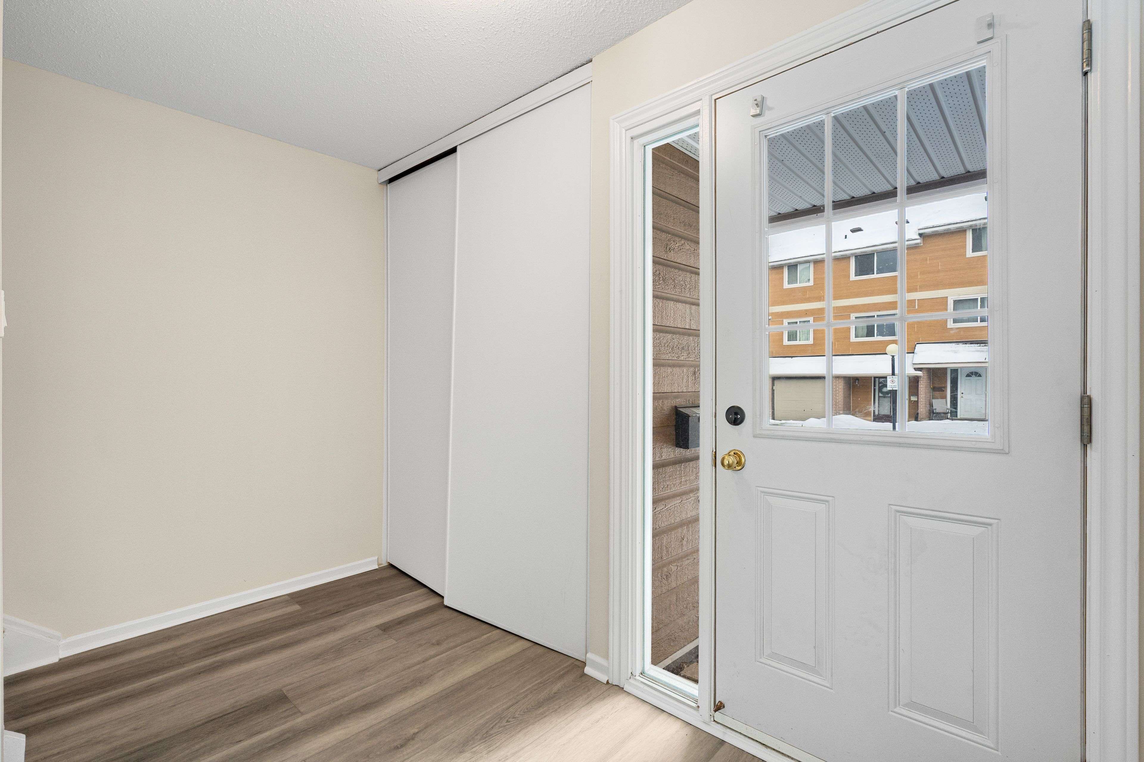 Cyrville - Carson Grove - Pineview, ON K1B 4P9,4606 Carrington PL #11