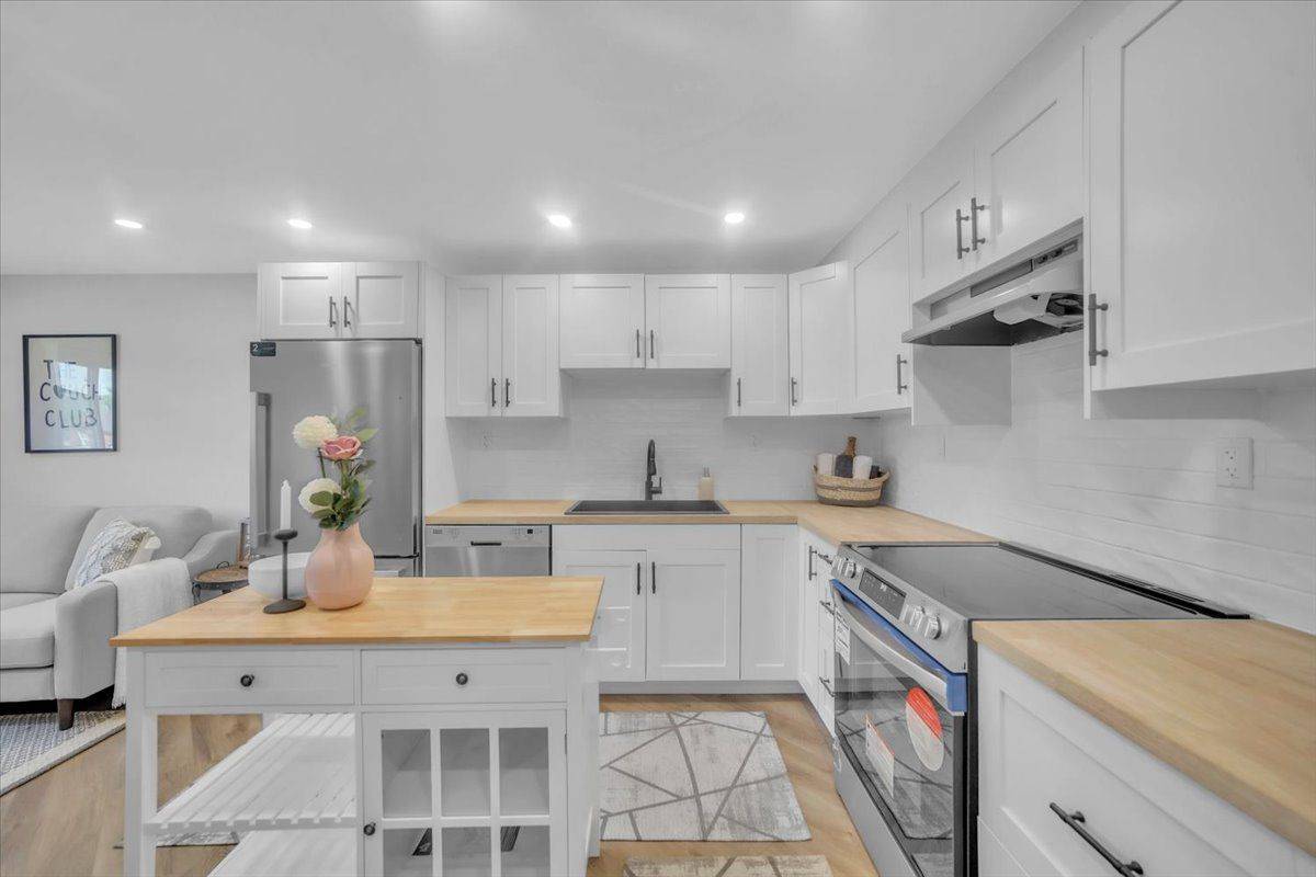 Hamilton, ON L8H 3H1,80 McAnulty BLVD