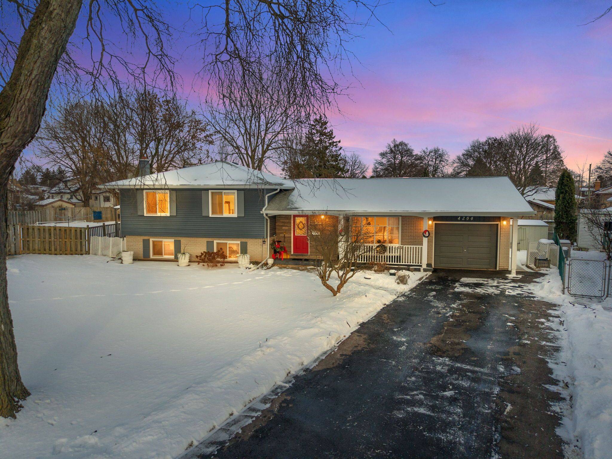 Niagara Falls, ON L2E 6J2,4204 Patten CRES