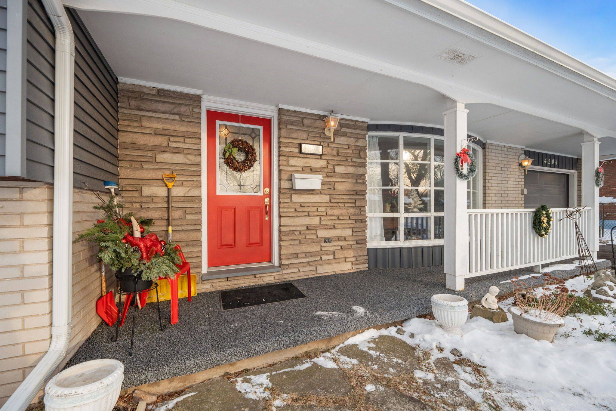 Niagara Falls, ON L2E 6J2,4204 Patten CRES