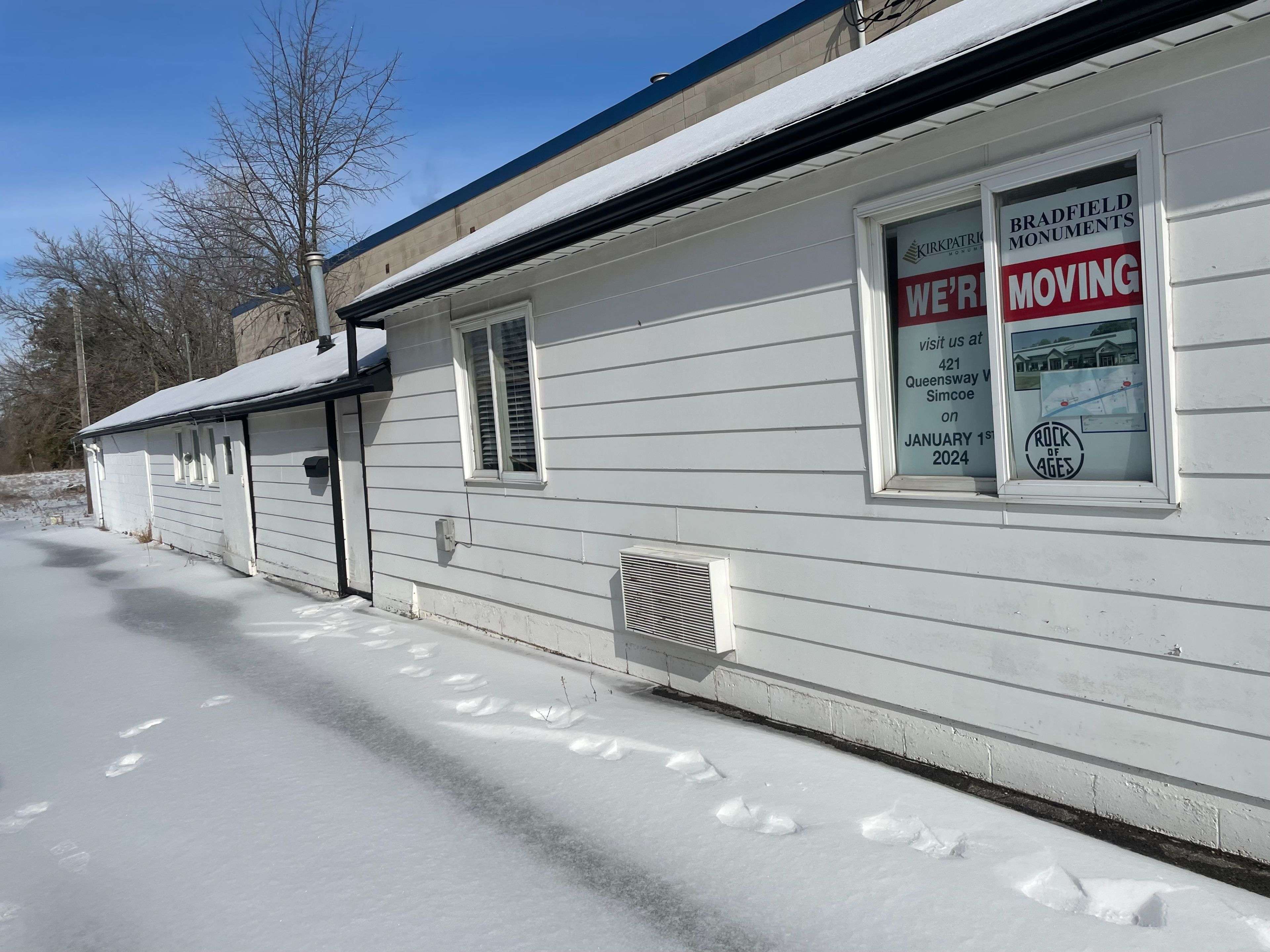 Norfolk, ON N3Y 2M9,335 Queensway W N/A S