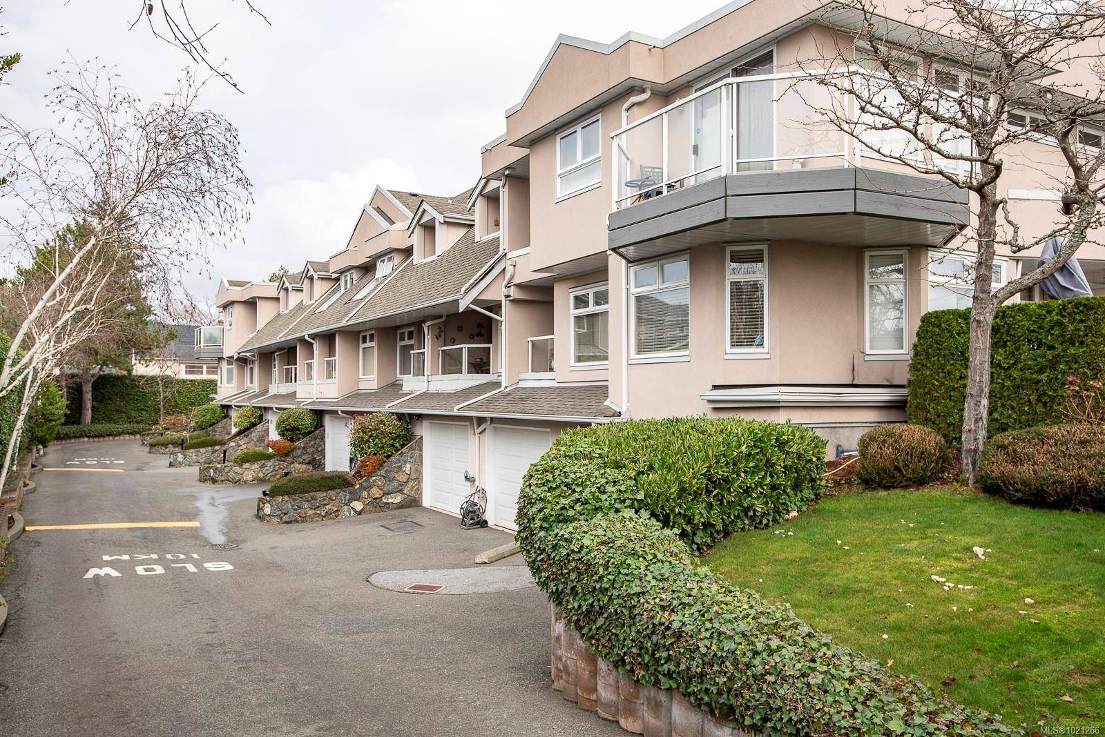 Saanich, BC V8Z 1G1,478 Culduthel Rd #7