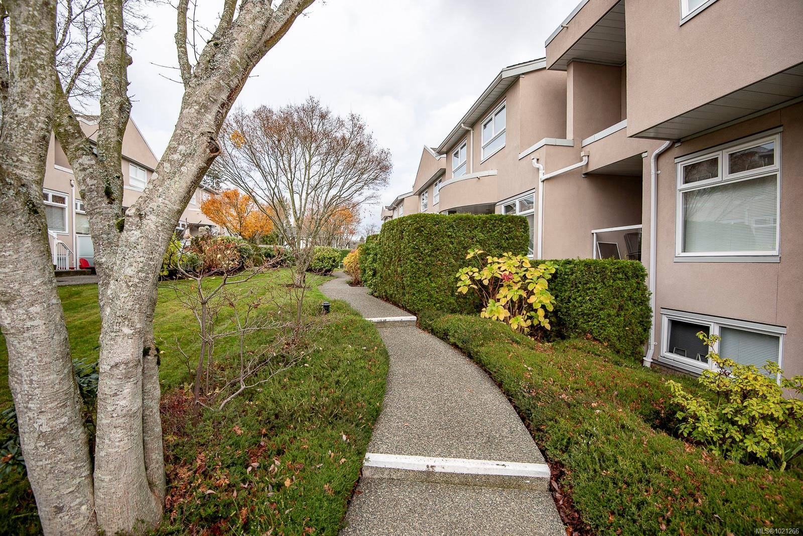 Saanich, BC V8Z 1G1,478 Culduthel Rd #7