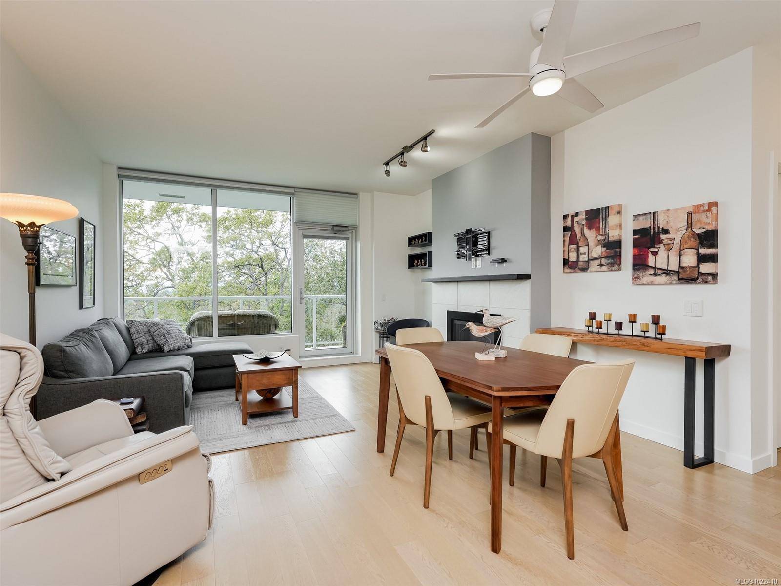 Saanich, BC V8X 0B3,4009 Rainbow Hill Lane #603