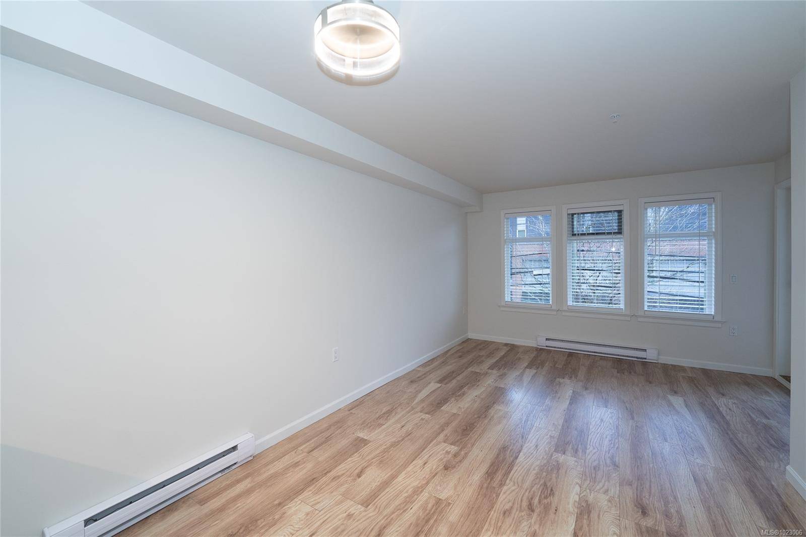 Langford, BC V9B 2W9,663 Goldstream Ave #306