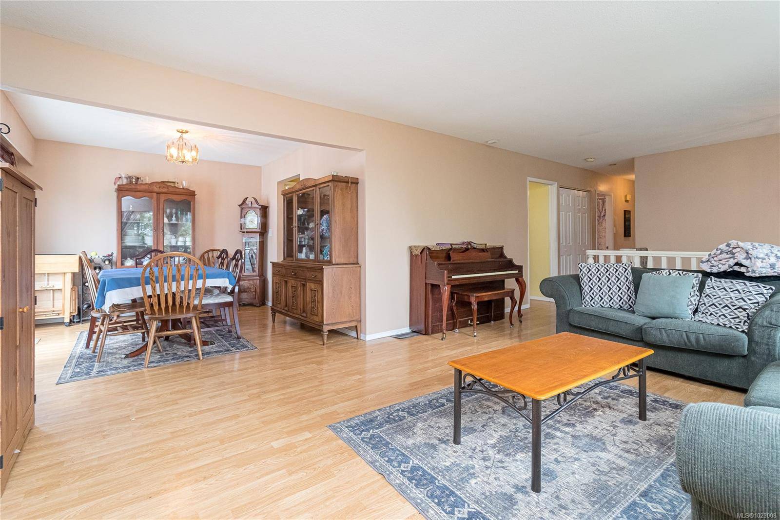 Central Saanich, BC V8M 1K4,8022 Galbraith Cres