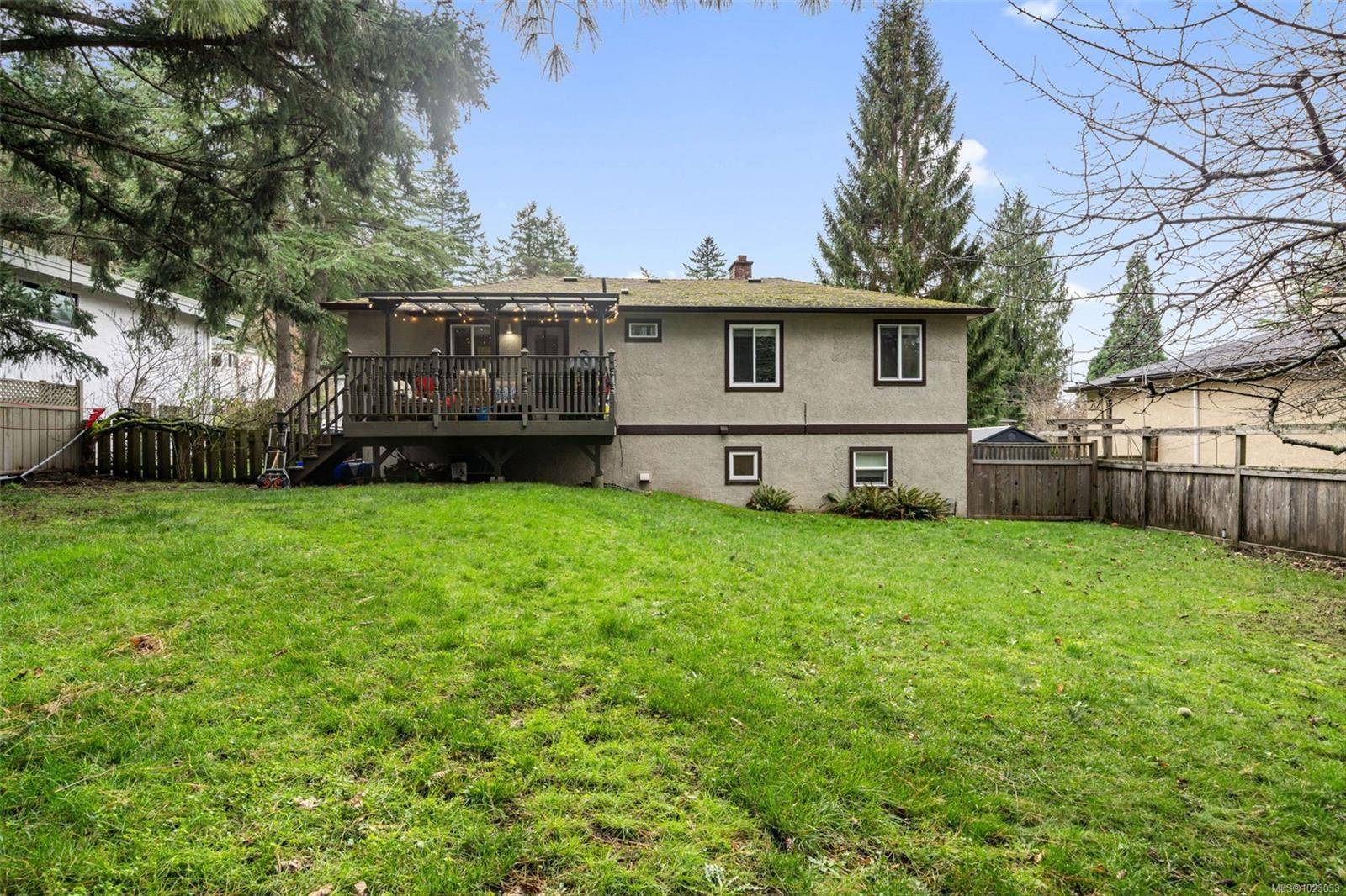 Saanich, BC V8X 3S9,1232 Pearce Cres