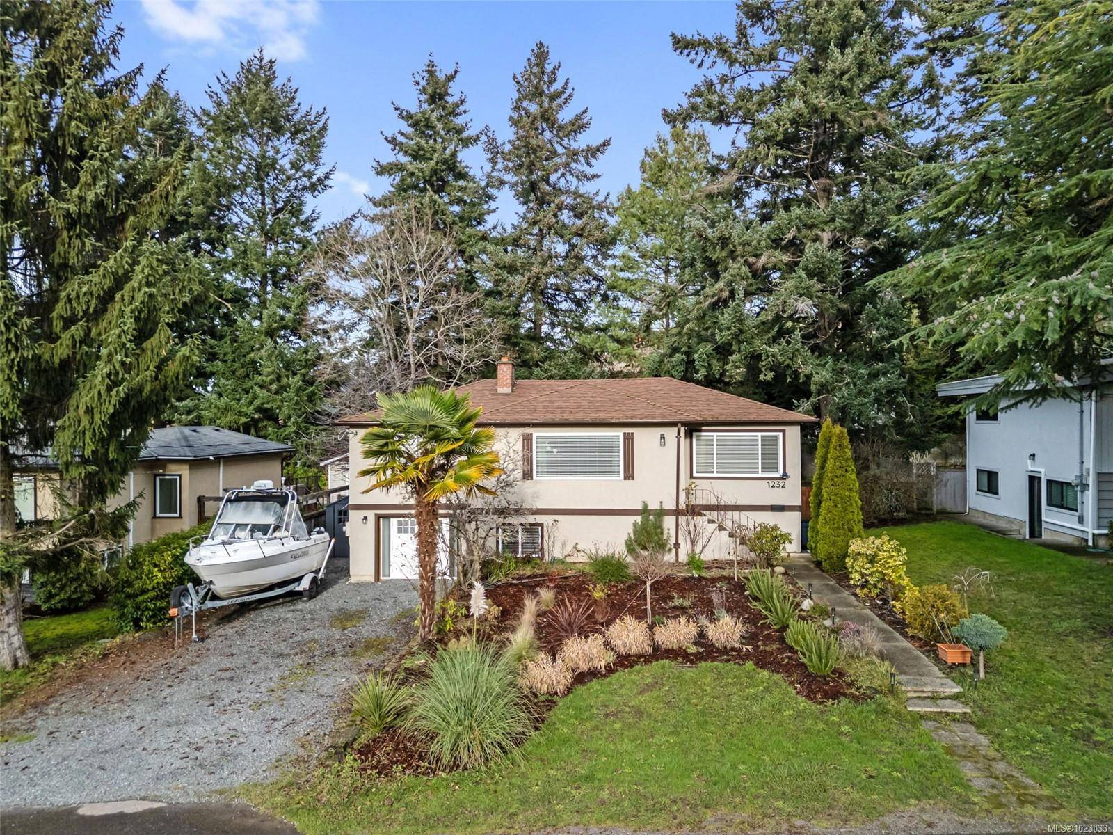Saanich, BC V8X 3S9,1232 Pearce Cres