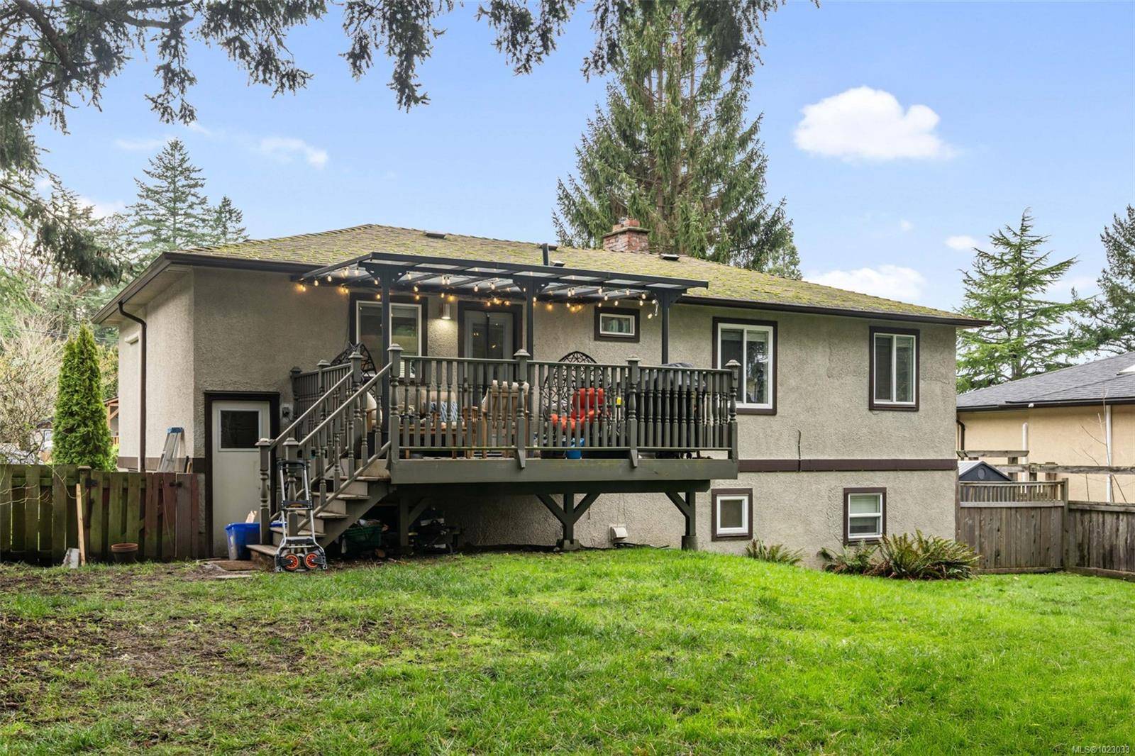 Saanich, BC V8X 3S9,1232 Pearce Cres