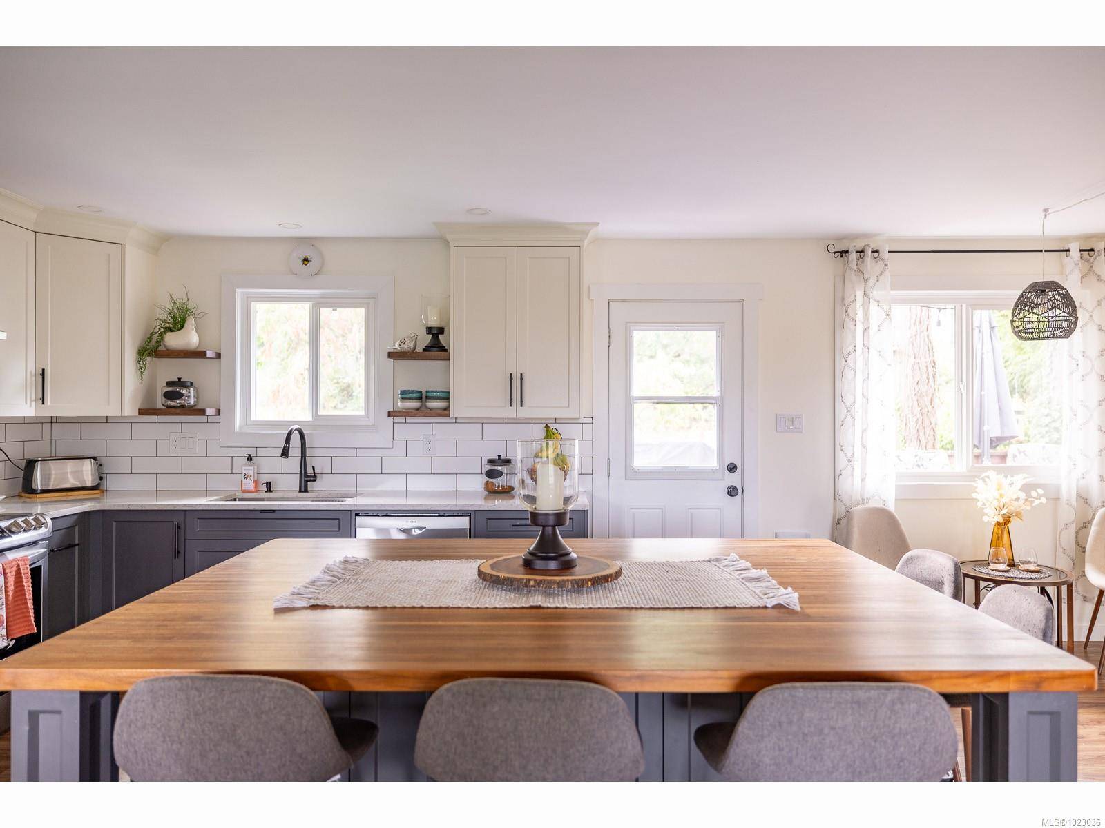 Lantzville, BC V0R 2H0,7485 Fernmar Rd