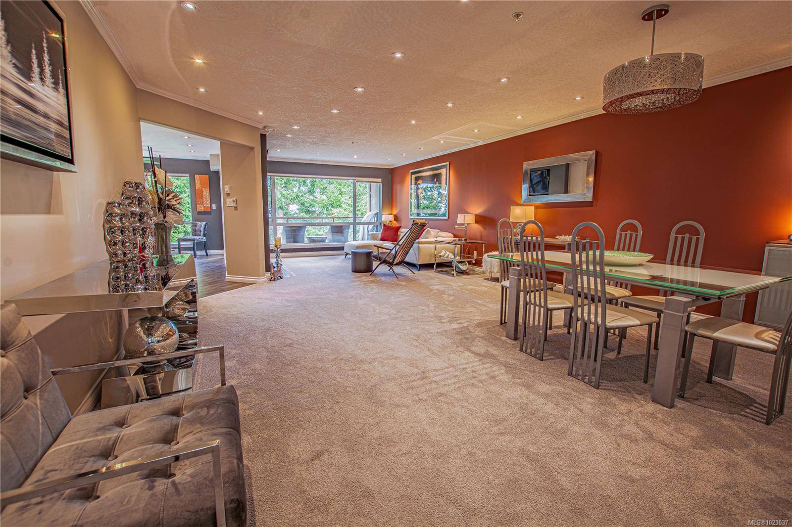 Saanich, BC V8N 3C7,940 Boulderwood Rise #502