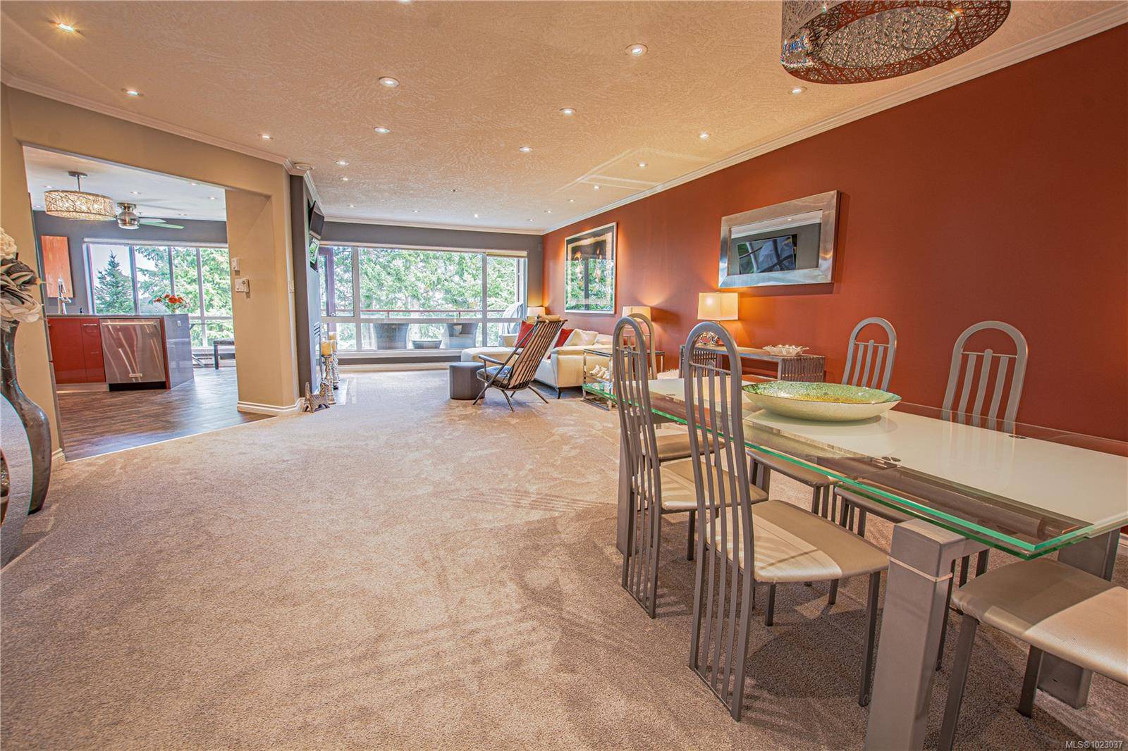 Saanich, BC V8N 3C7,940 Boulderwood Rise #502