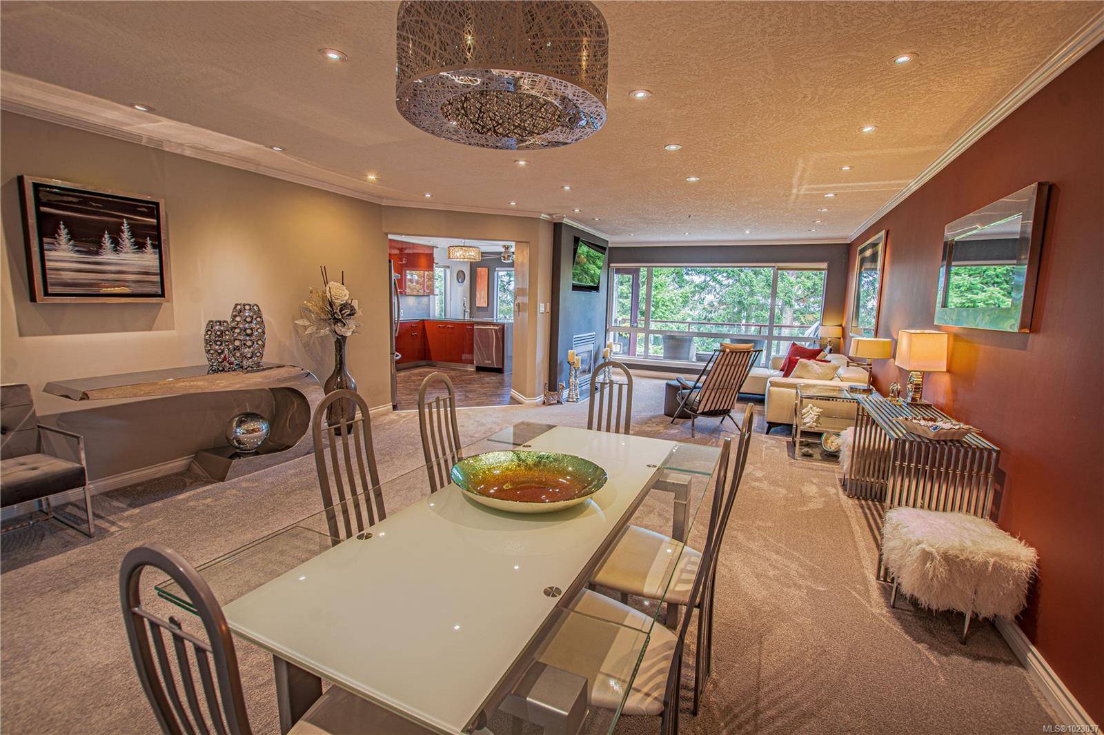 Saanich, BC V8N 3C7,940 Boulderwood Rise #502