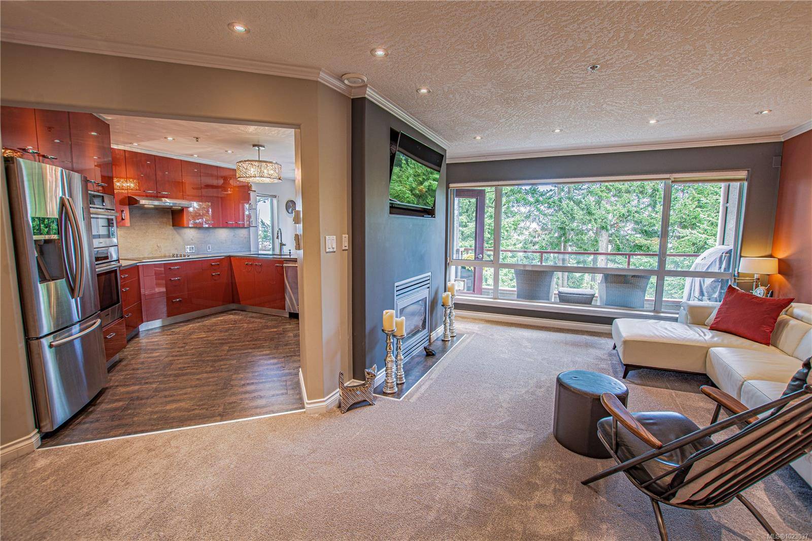 Saanich, BC V8N 3C7,940 Boulderwood Rise #502