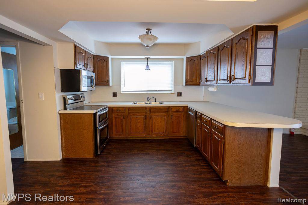 Sterling Heights, MI 48312,36870 Lodge DR