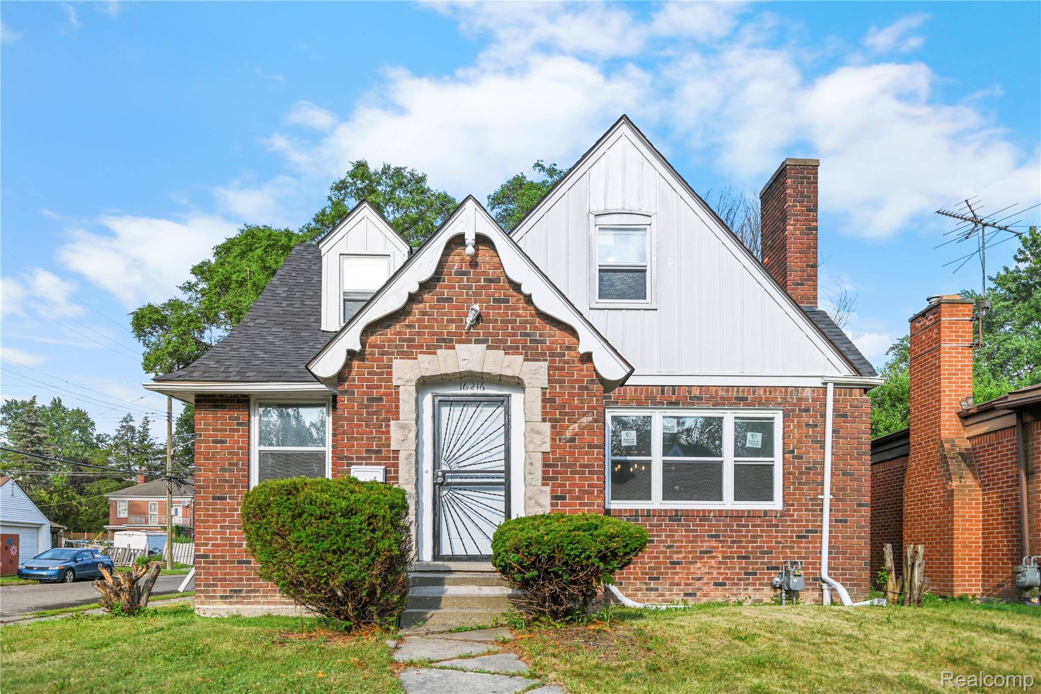 Detroit, MI 48219,16216 Greenview AVE