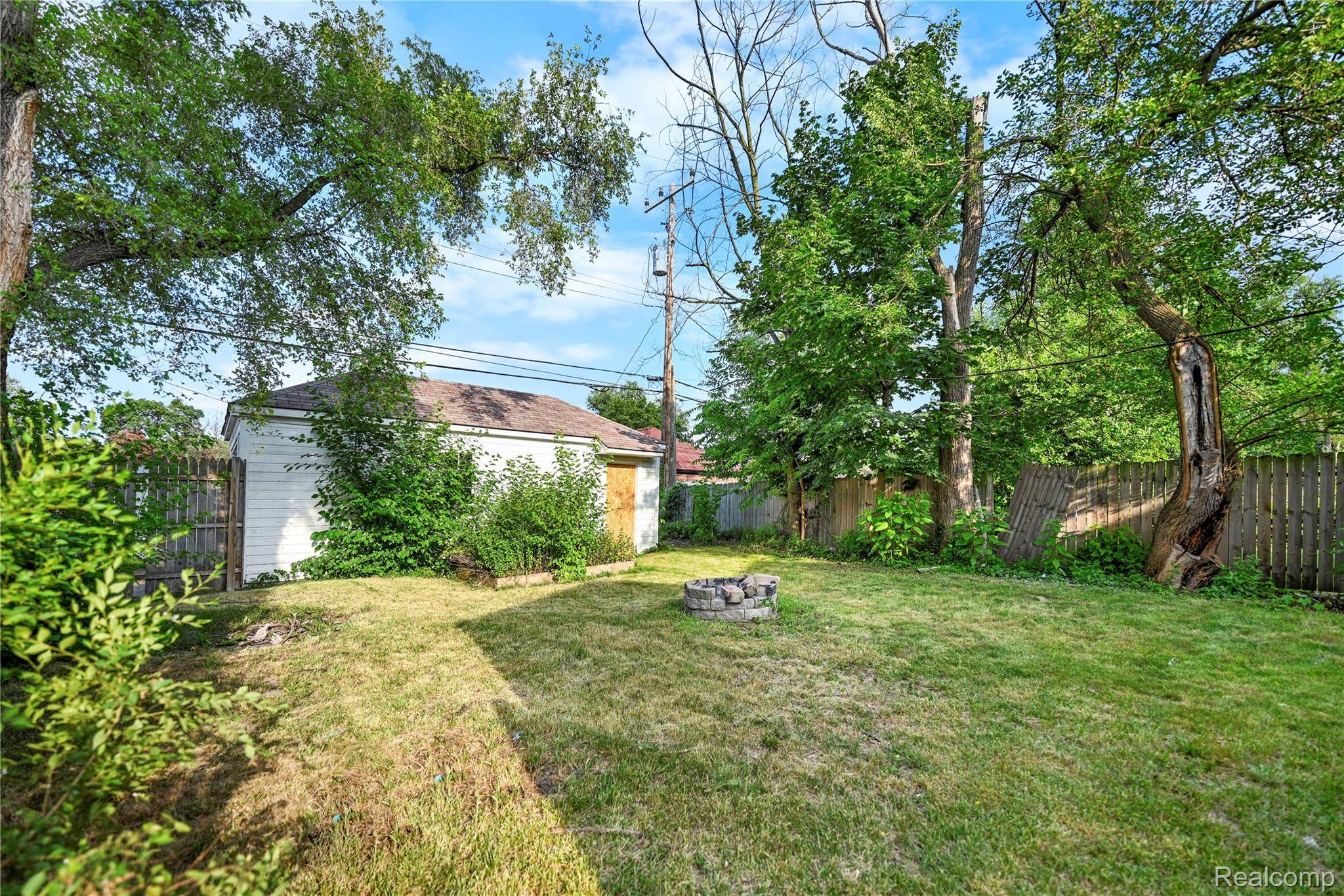 Detroit, MI 48219,16216 Greenview AVE