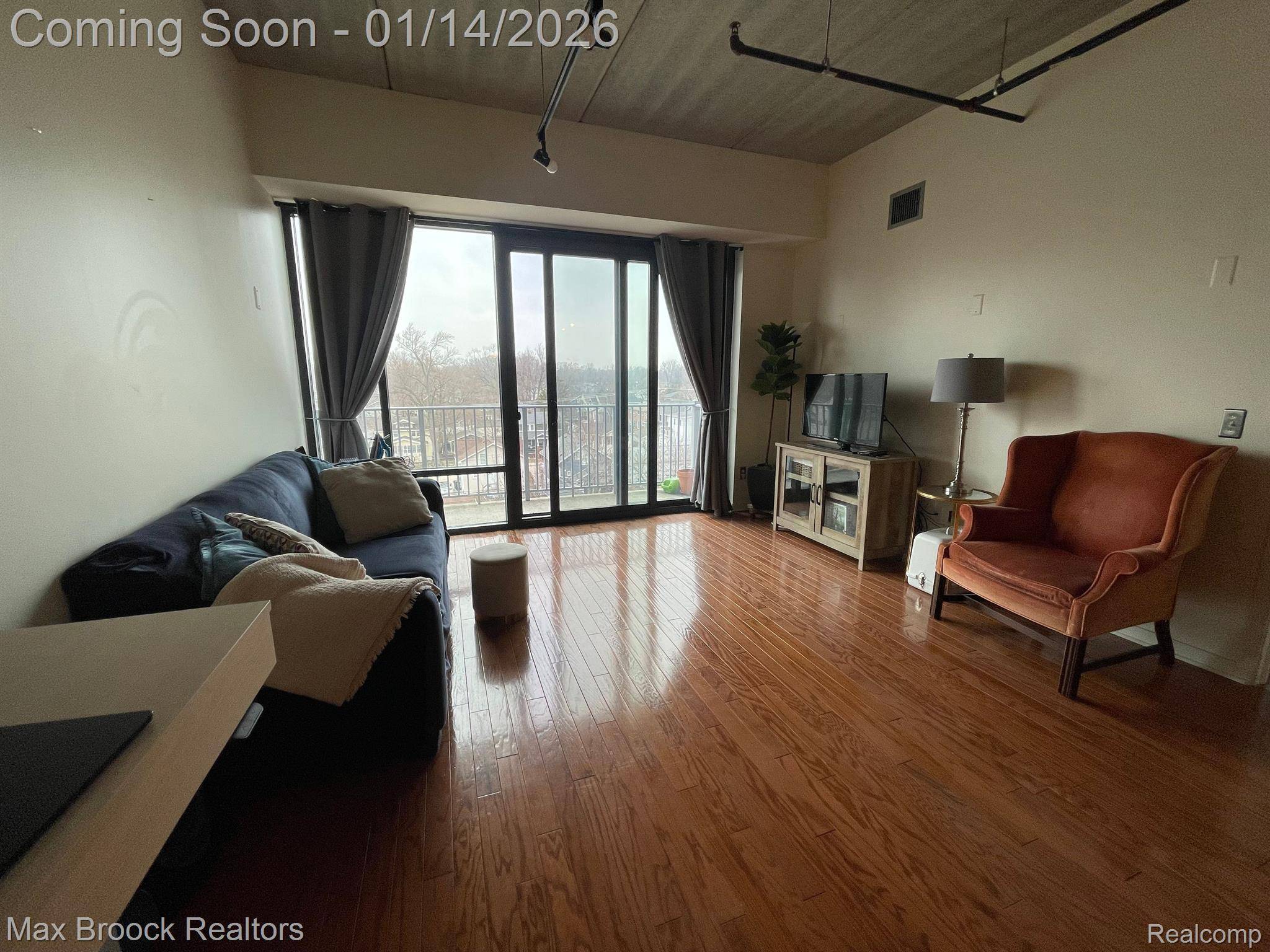 Royal Oak, MI 48067,101 Curry AVE #510