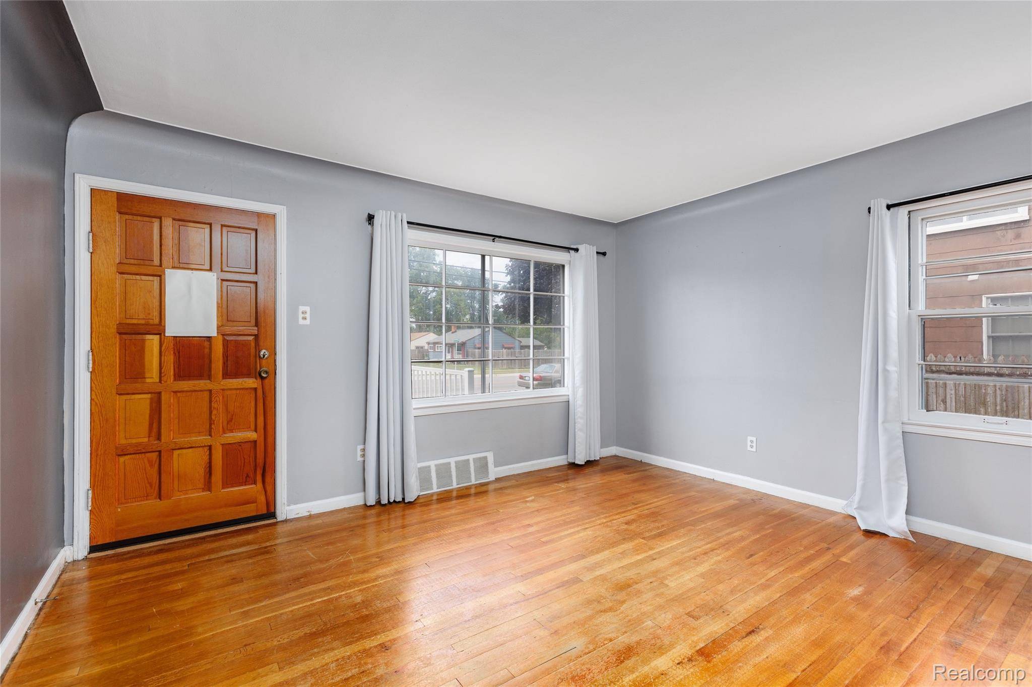 Roseville, MI 48066,15738 Frazho RD