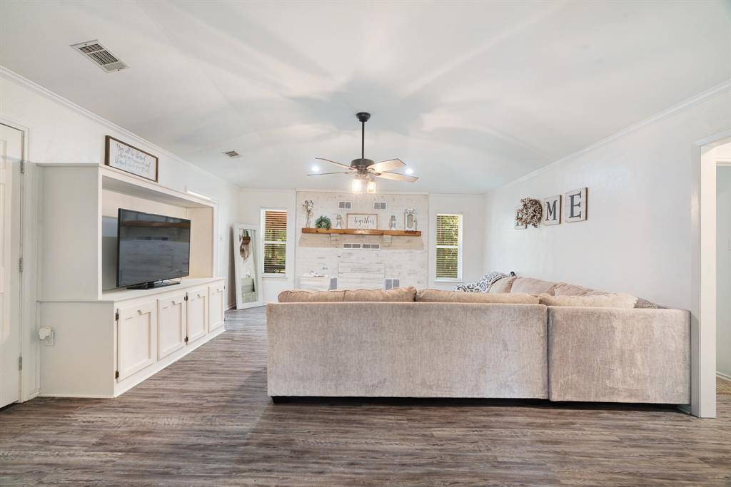 Paris, TX 75460,244 County Road 33840