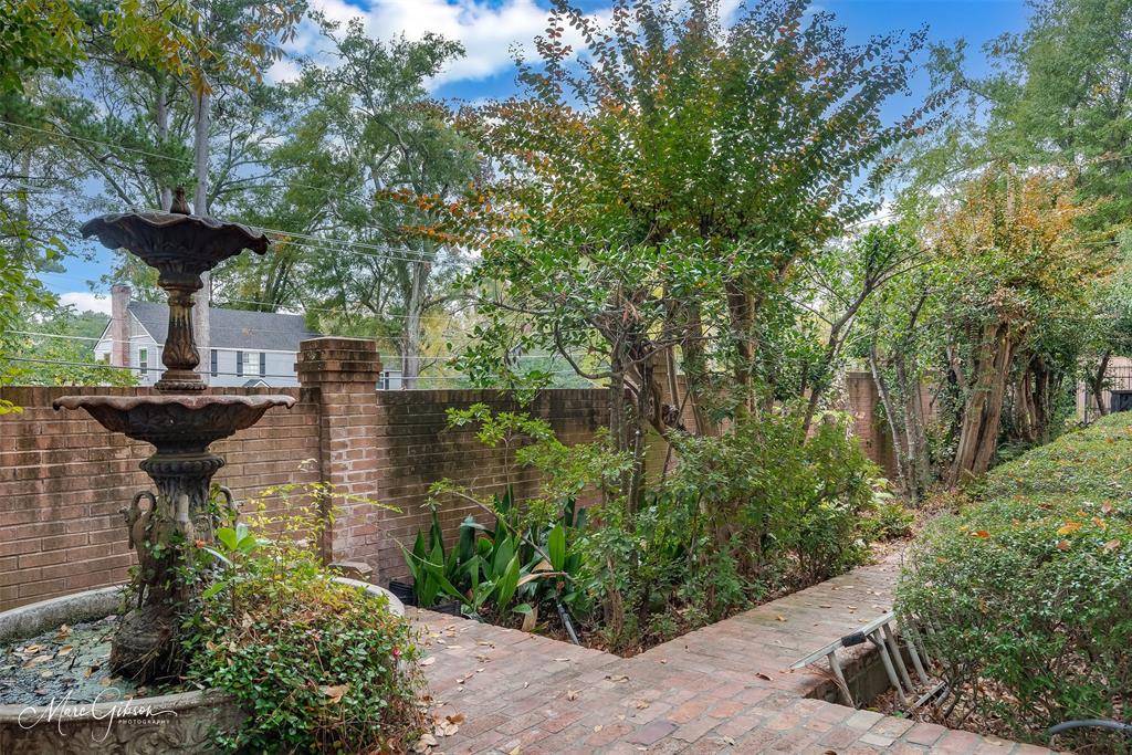 Shreveport, LA 71106,330 Pierremont Road #1